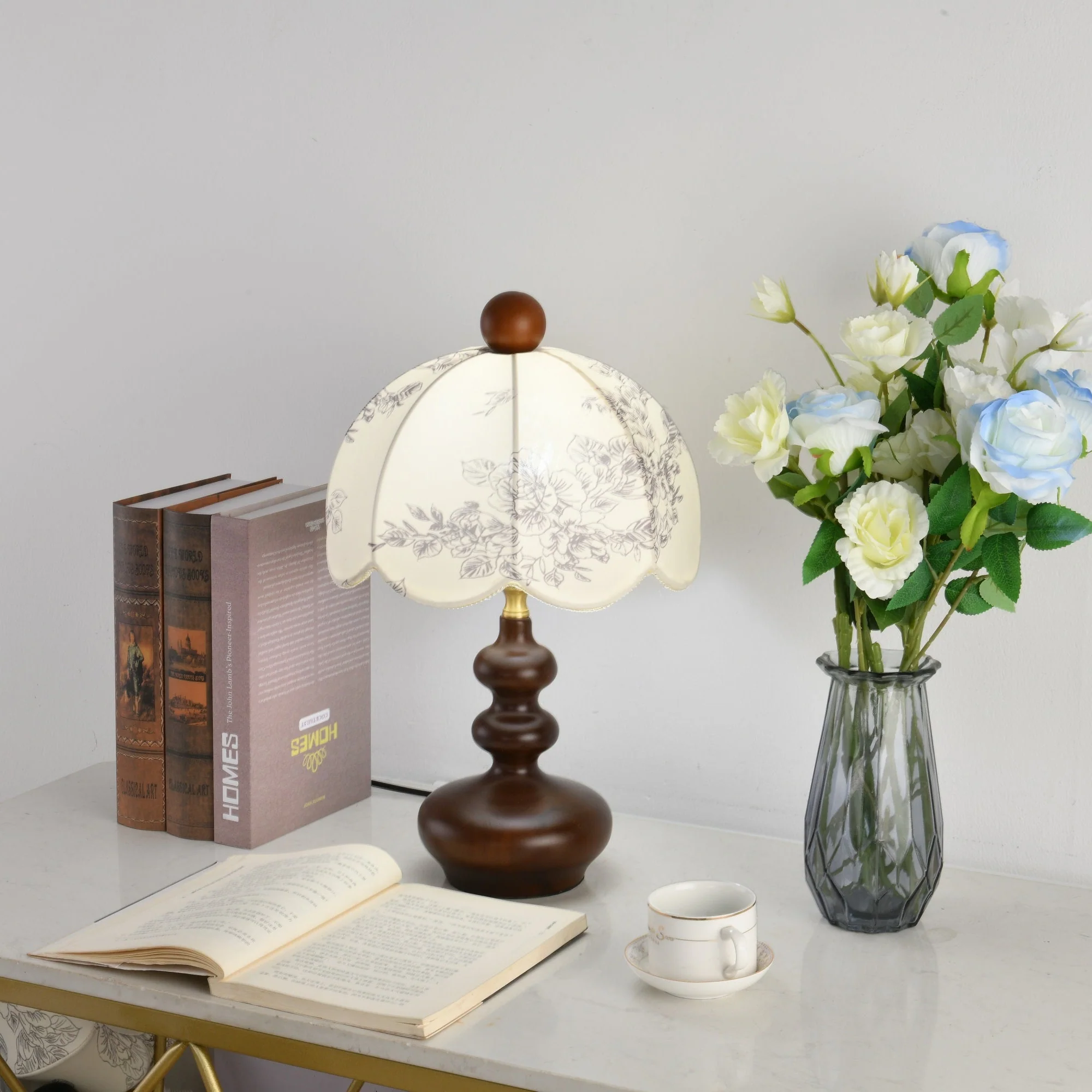 Lilybelle Blossom Table Lamp - Image 4