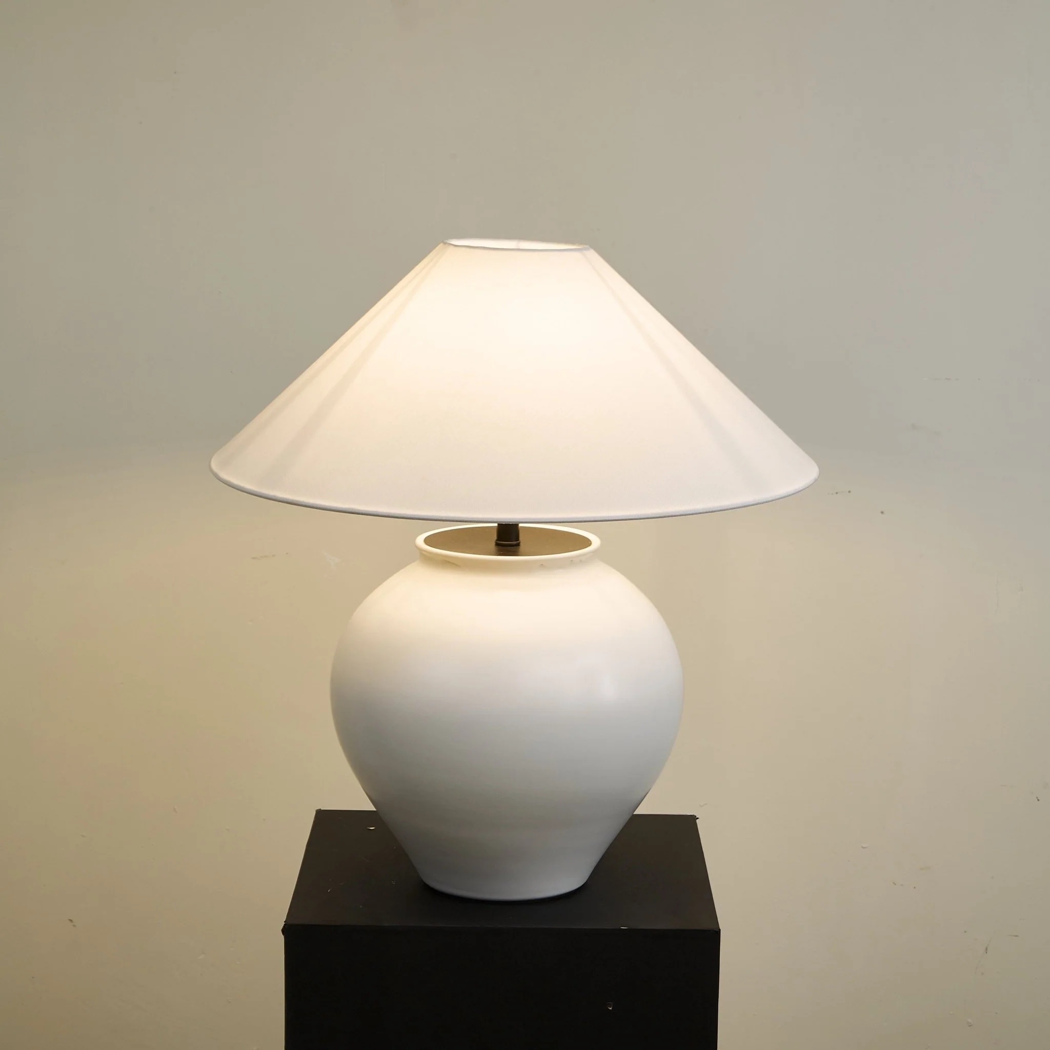 Luma Ceramic Table Lamp - Image 3