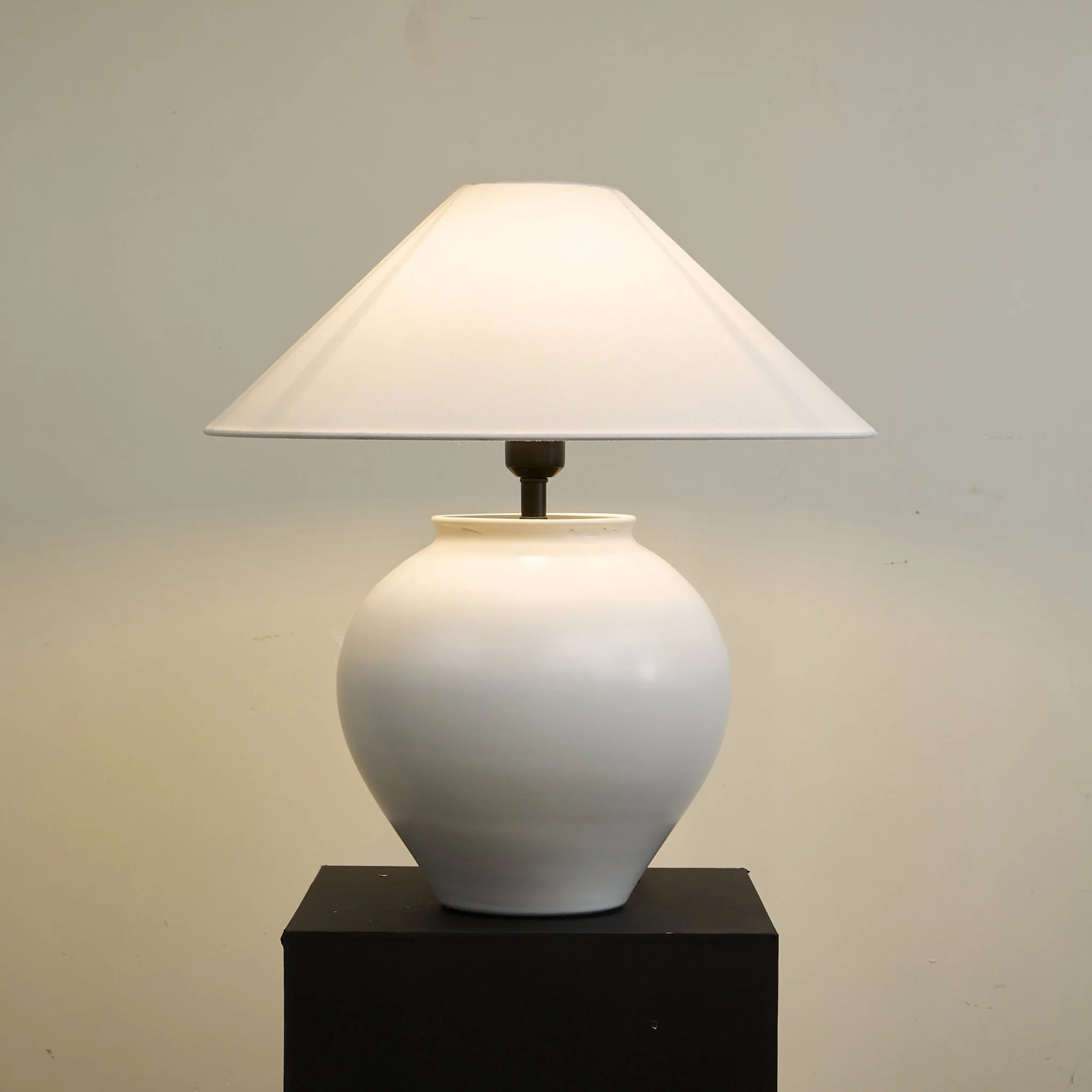 Luma Ceramic Table Lamp - Image 4