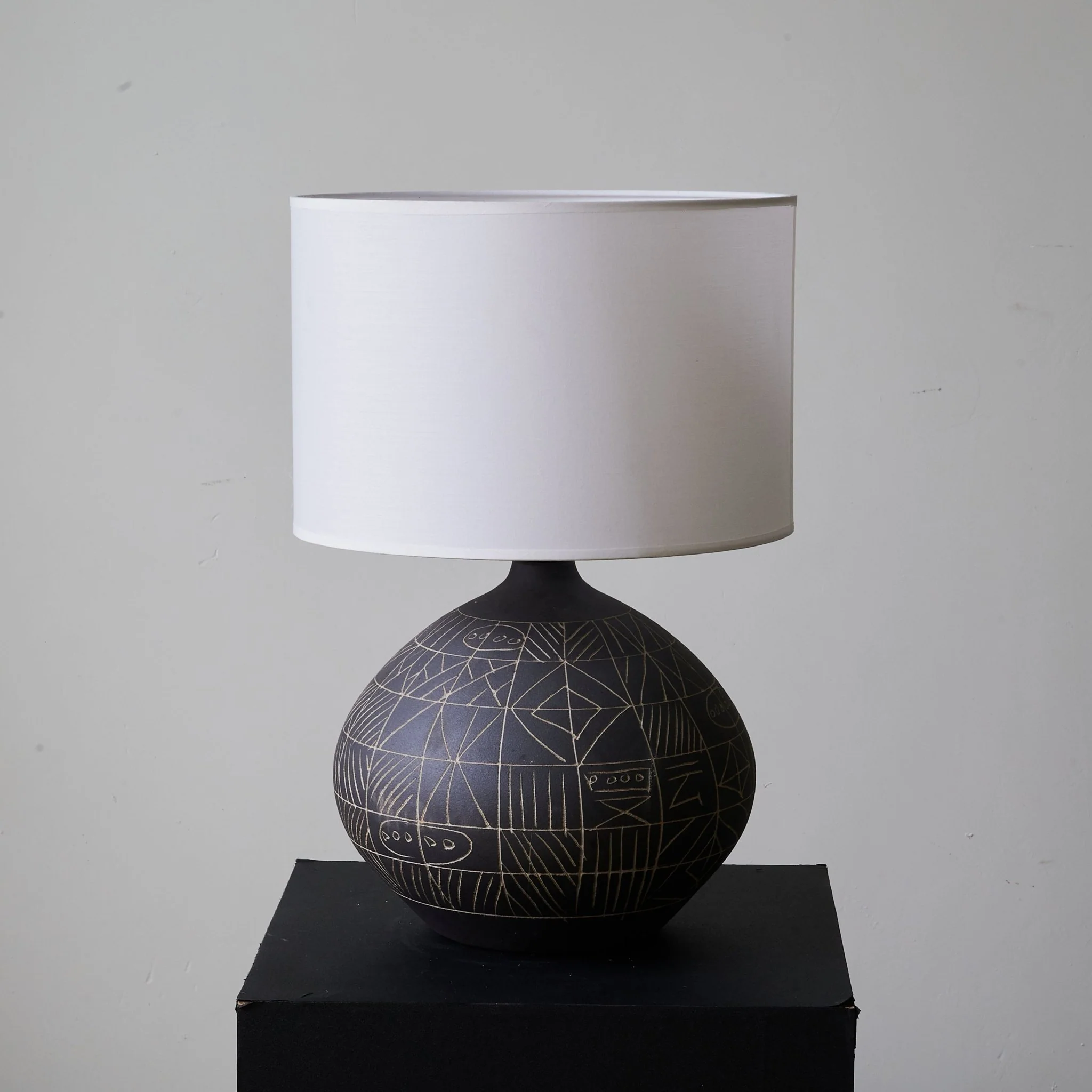 Lunari Etch Table Lamp - Image 10