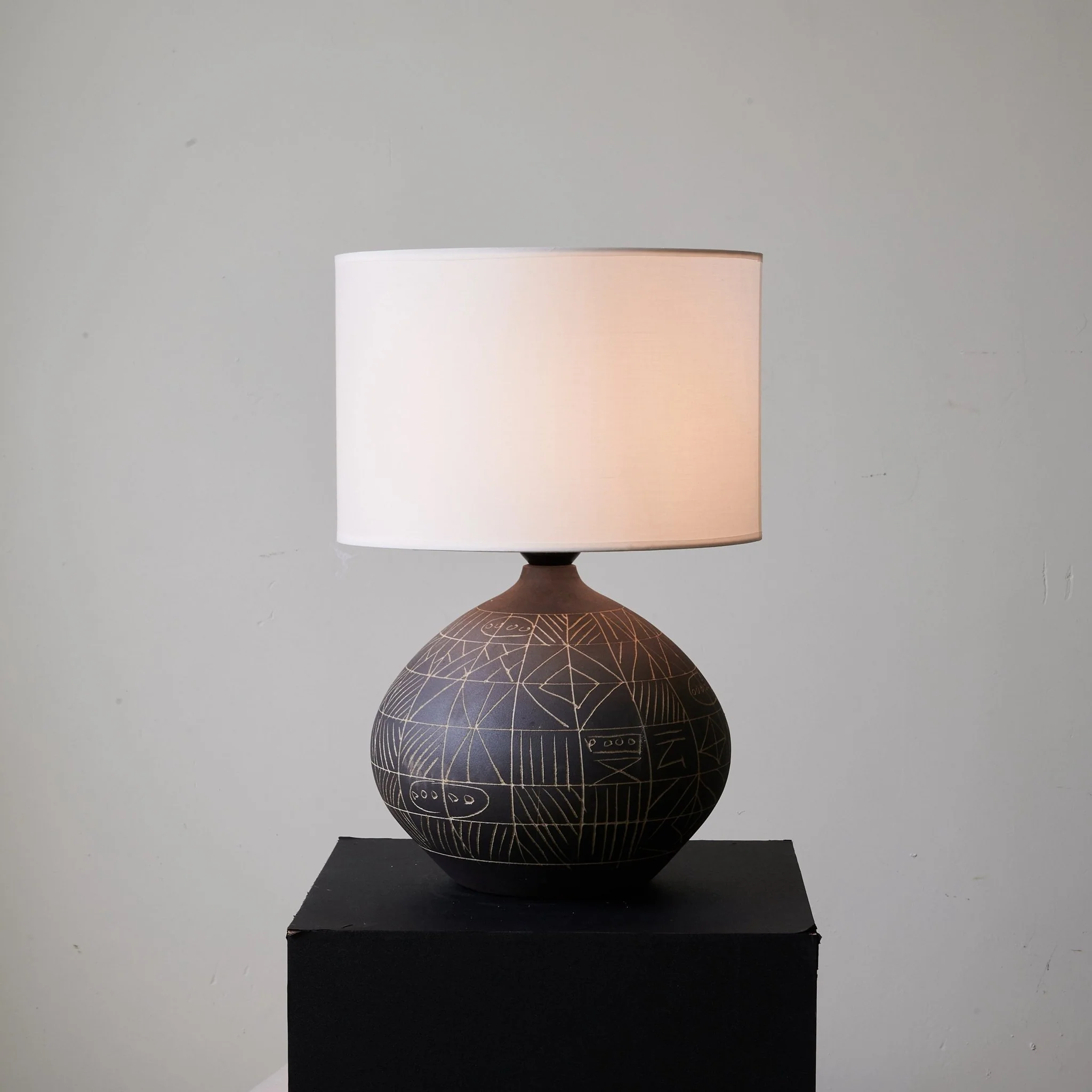 Lunari Etch Table Lamp - Image 3