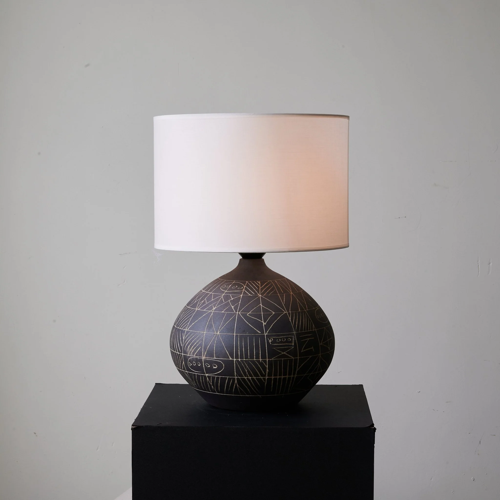 Lunari Etch Table Lamp - Image 4