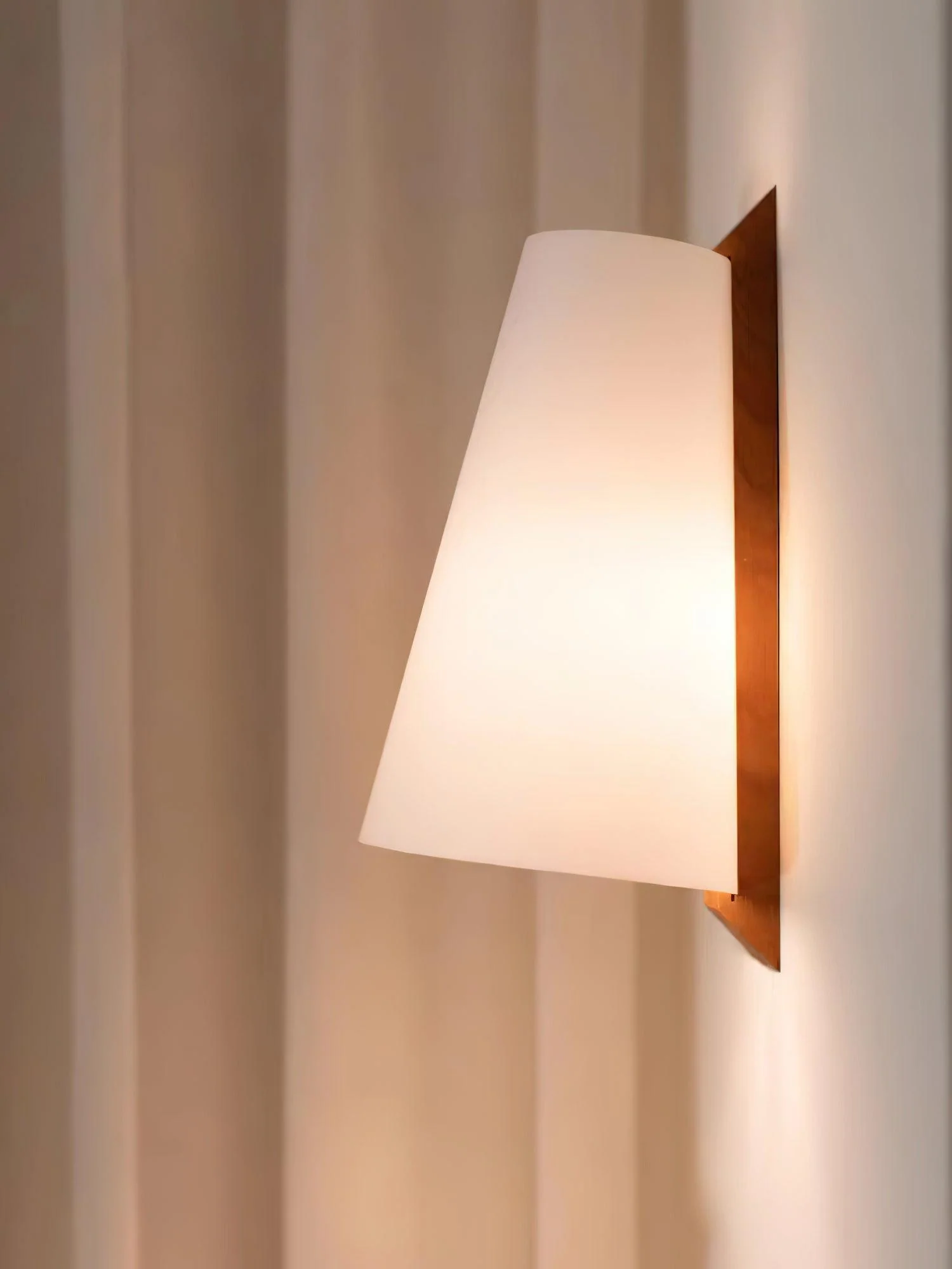 Lupe Wall Lamp - Image 3