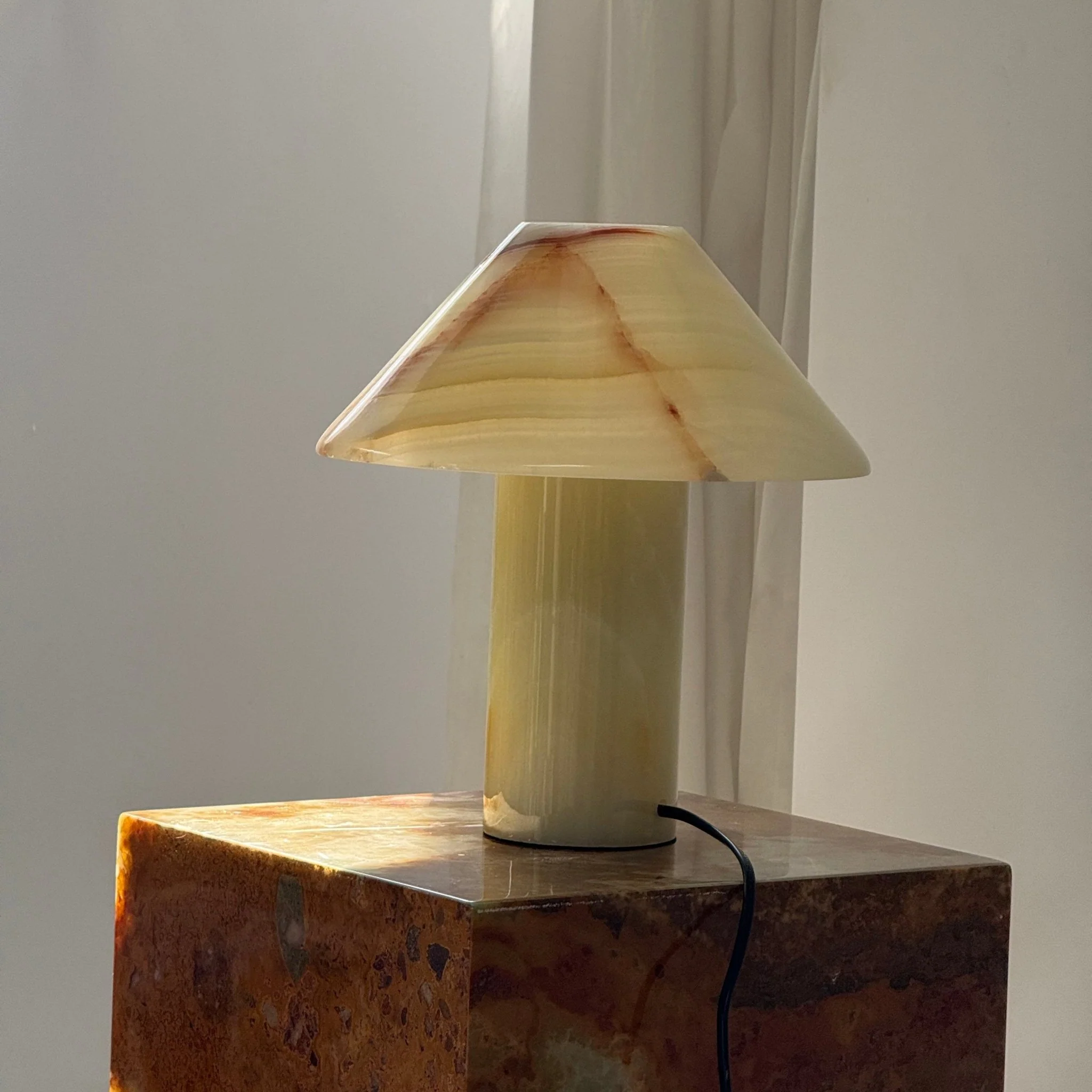 Marbelle Onyx Table Lamp - Image 30