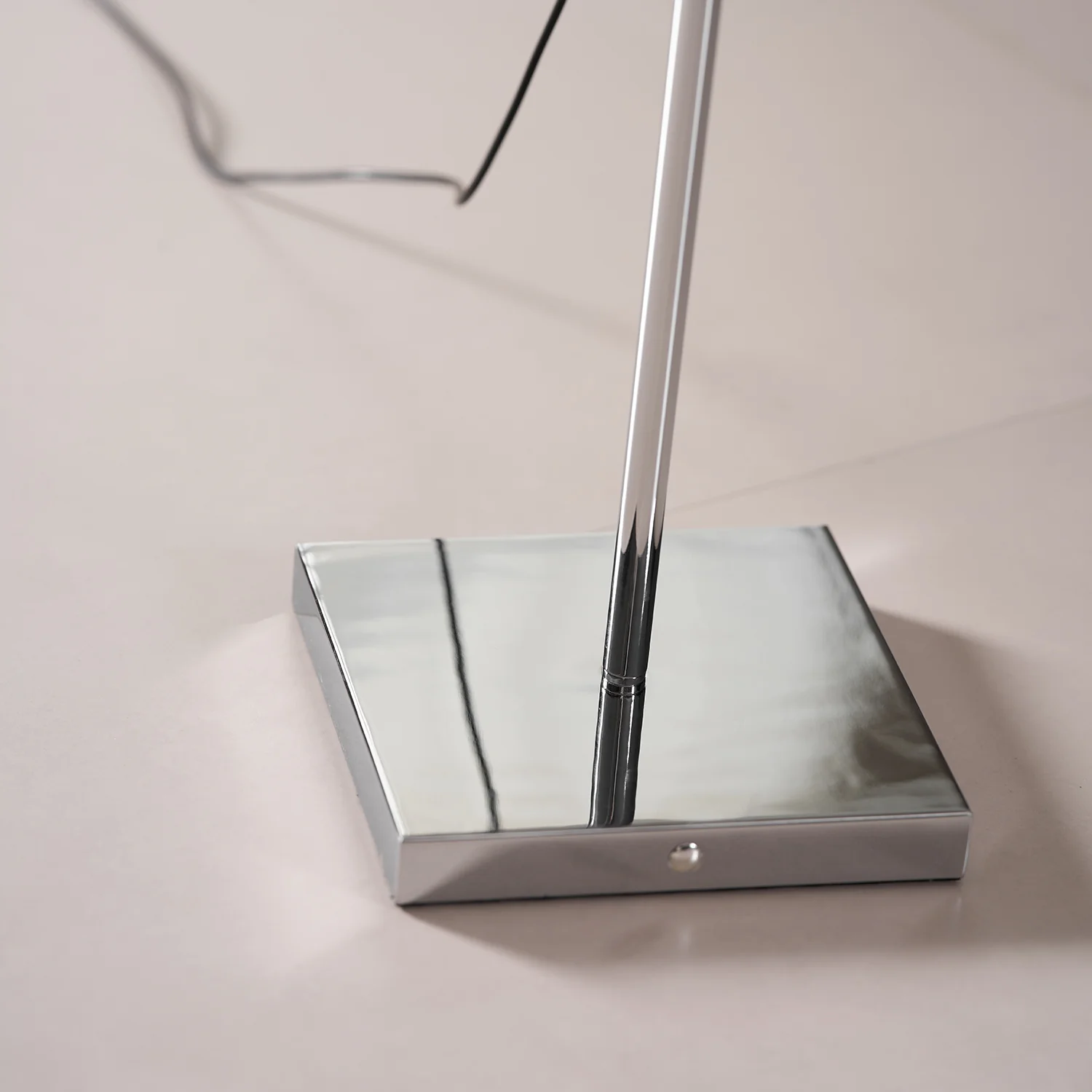 Metal Body Graceful Floor Lamp - Image 32