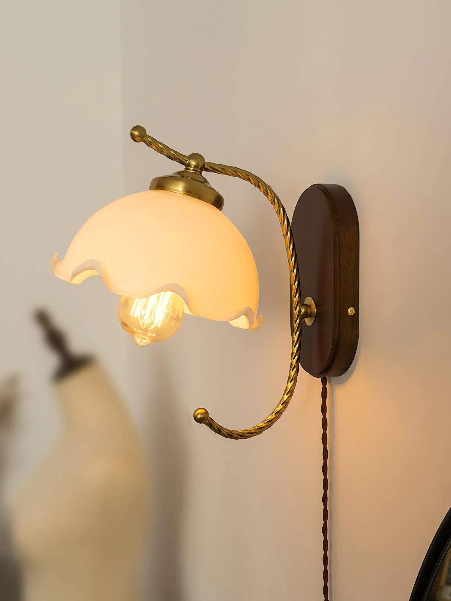 Milky Flower Wall Light - Image 9