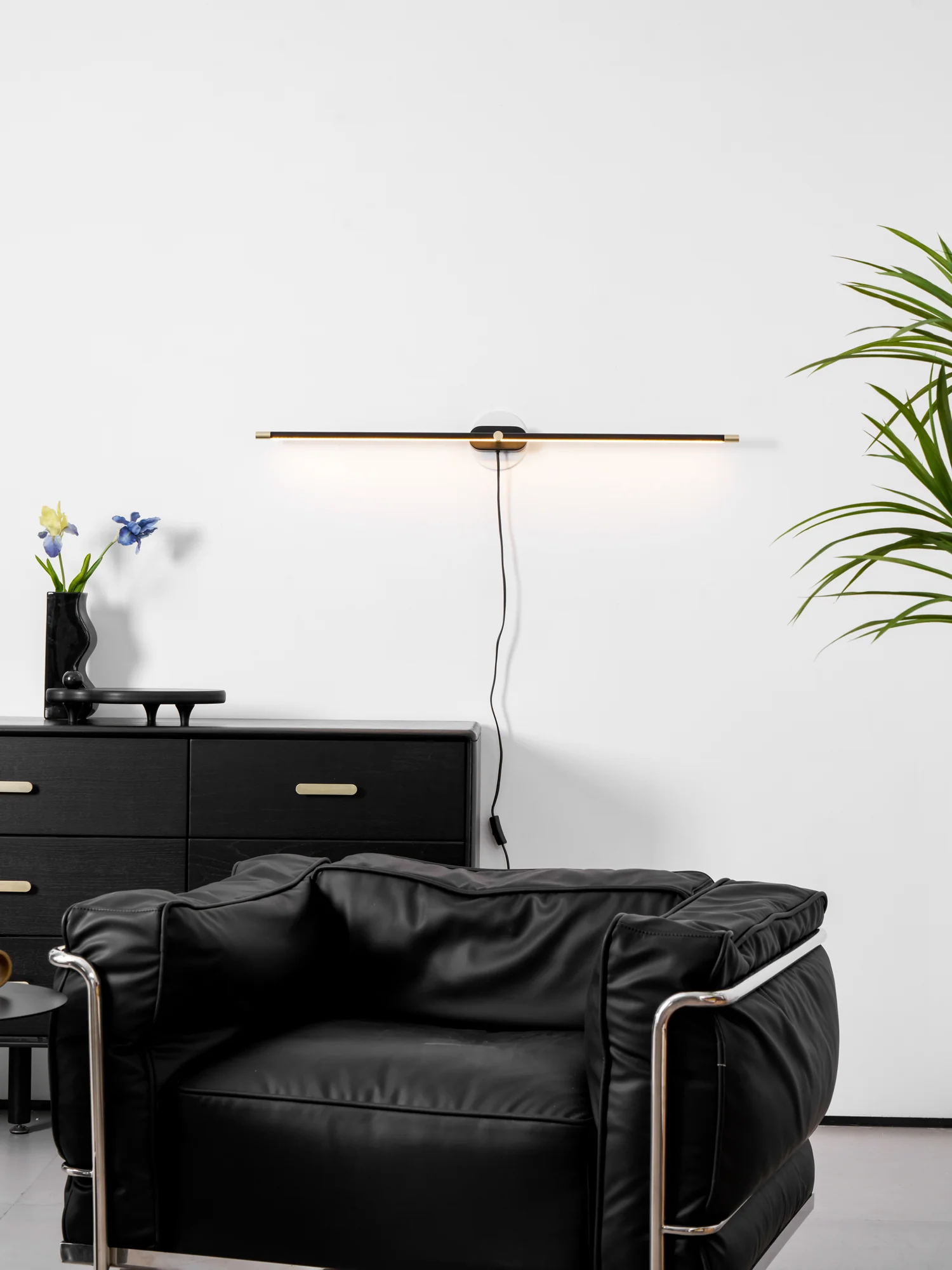 Minimalist Linear Plug-in Wall Lamp - Image 12