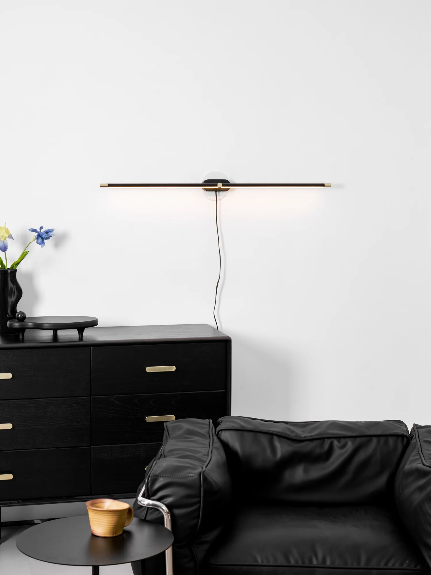 Minimalist Linear Plug-in Wall Lamp - Image 13