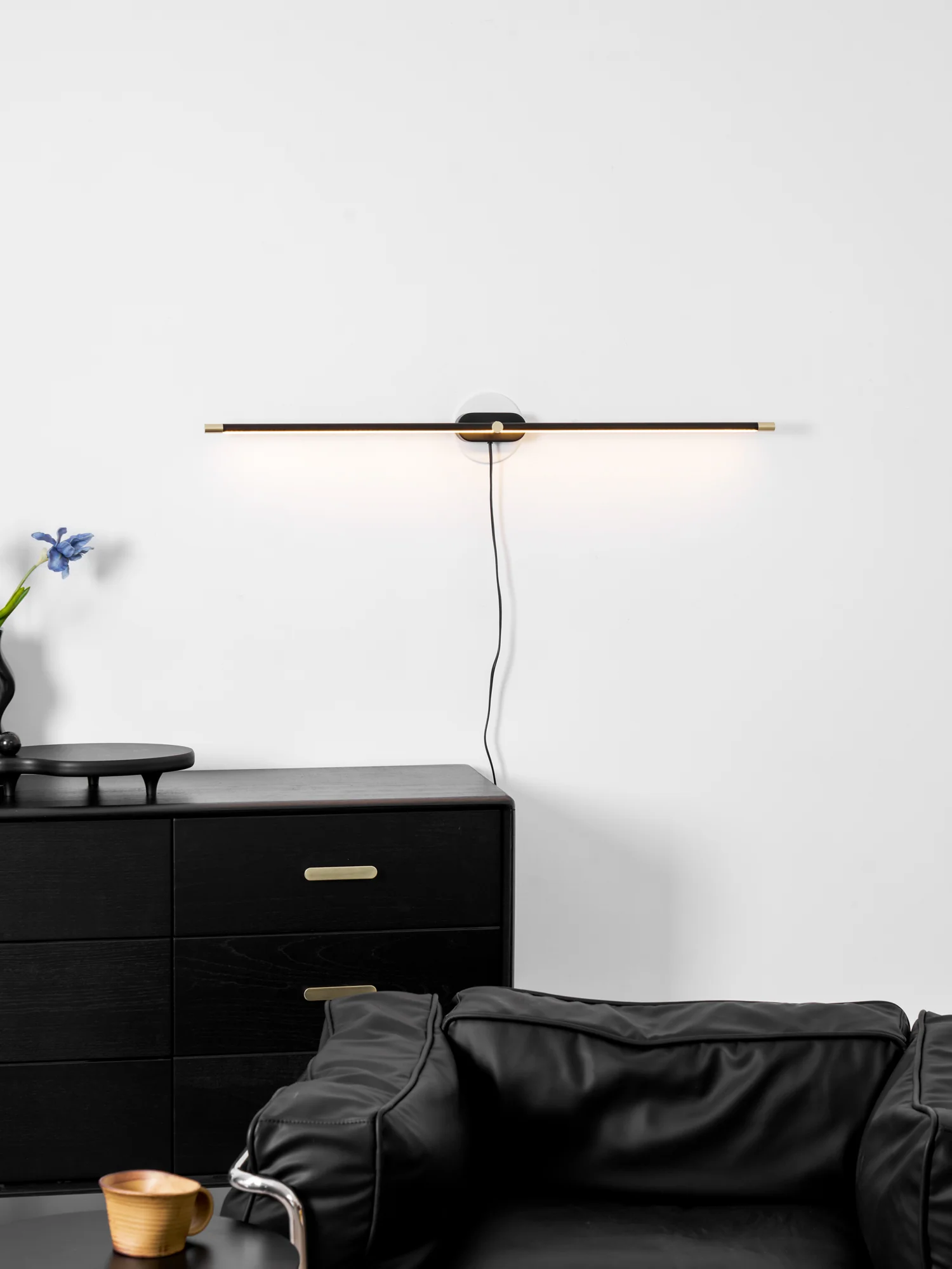 Minimalist Linear Plug-in Wall Lamp - Image 15