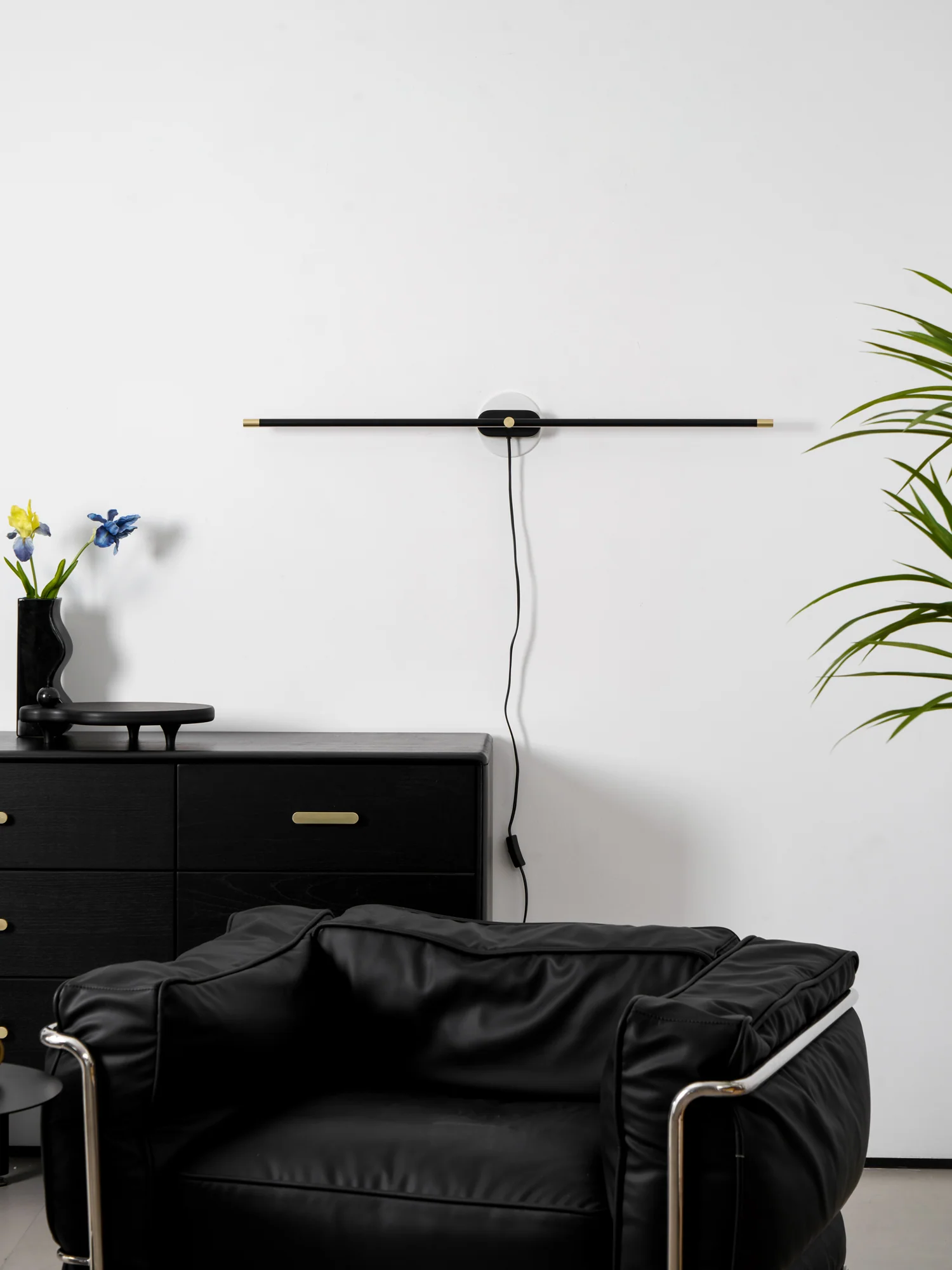 Minimalist Linear Plug-in Wall Lamp - Image 17