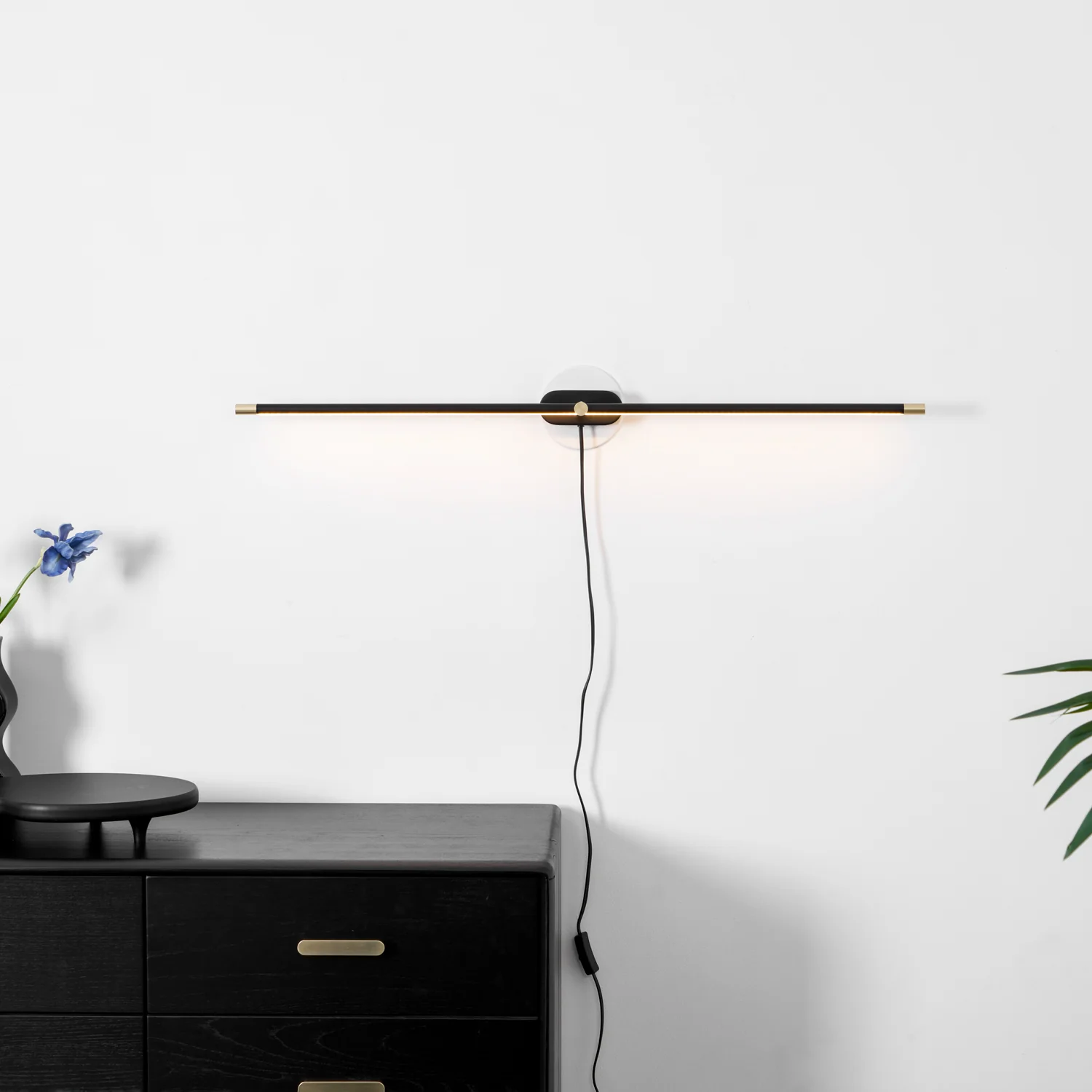 Minimalist Linear Plug-in Wall Lamp - Image 18