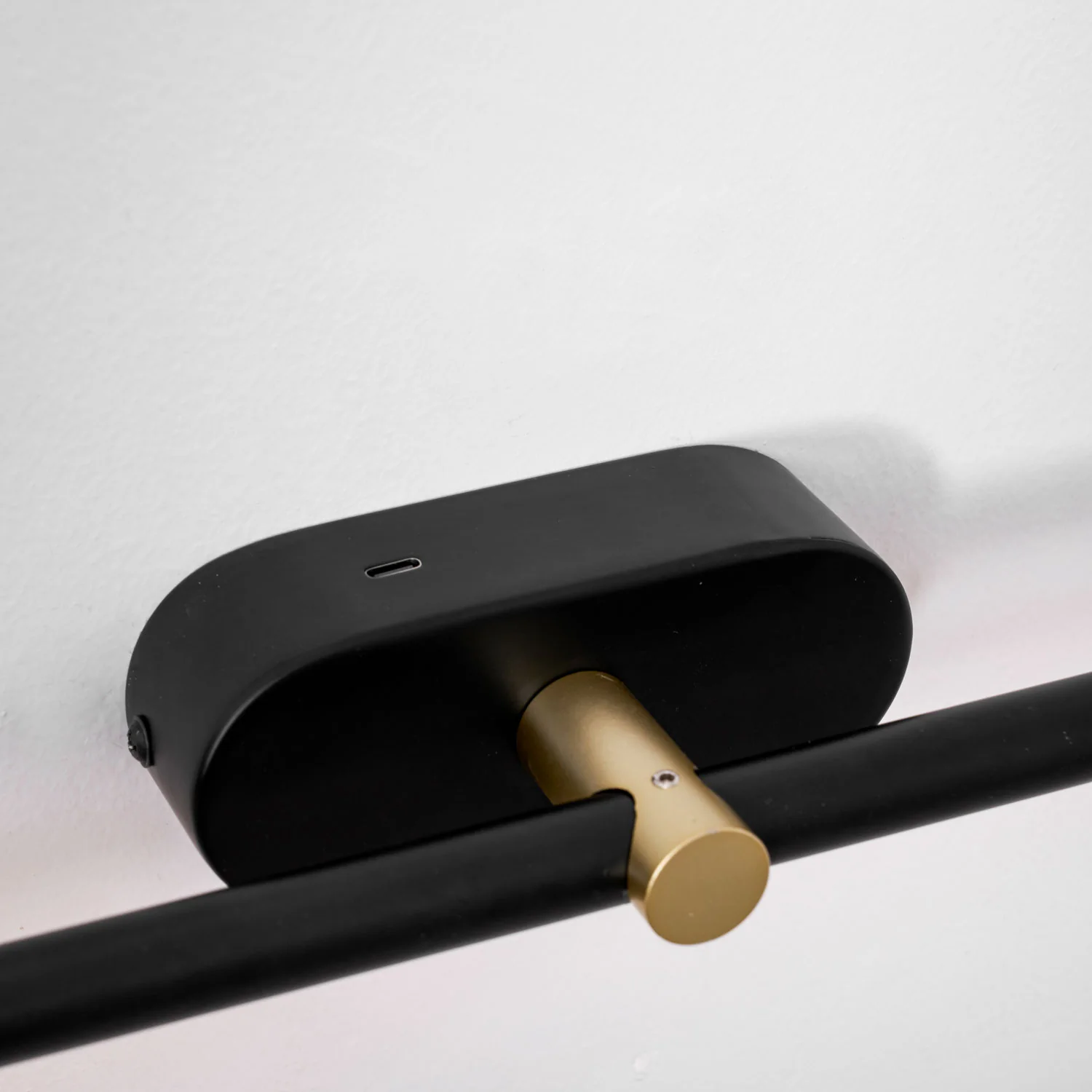 Minimalist Linear Rechargeable Wall Lamp - Image 78