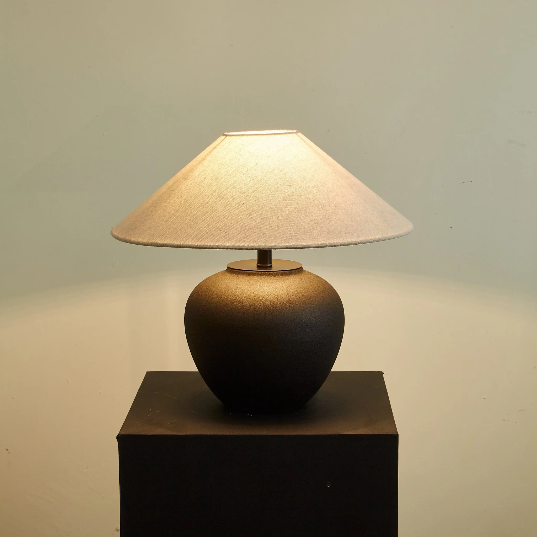 Noirveil Table Lamp - Image 5