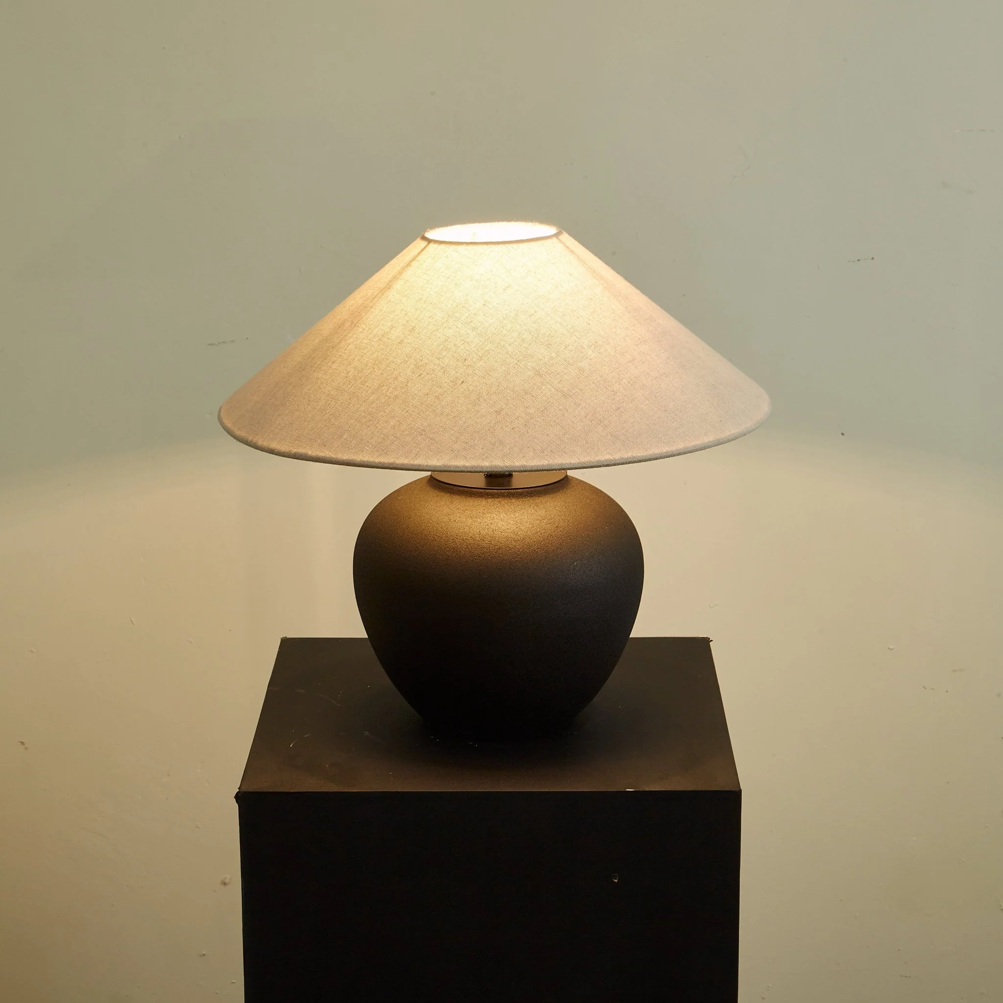 Noirveil Table Lamp - Image 6