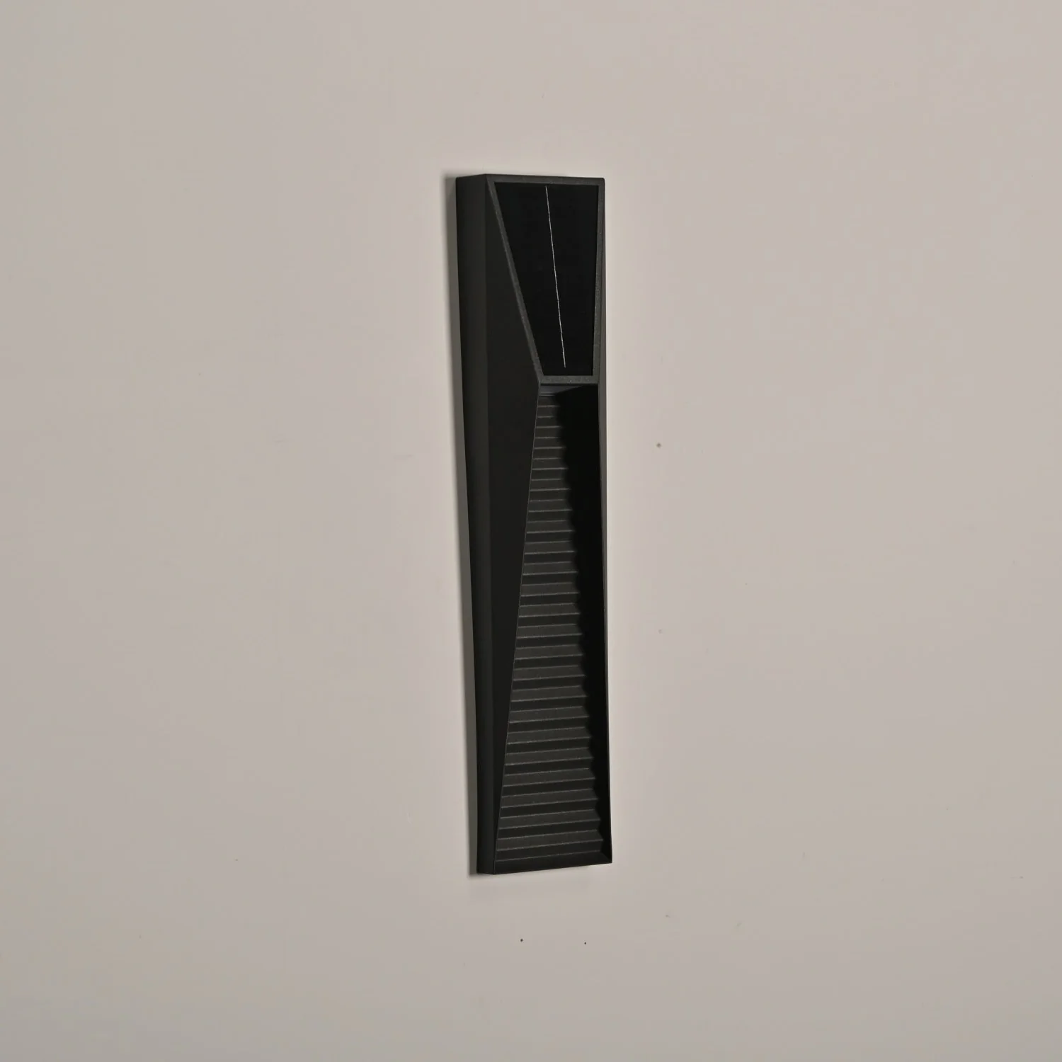 Obsidian Path Solar Outdoor Wall Light - Image 10