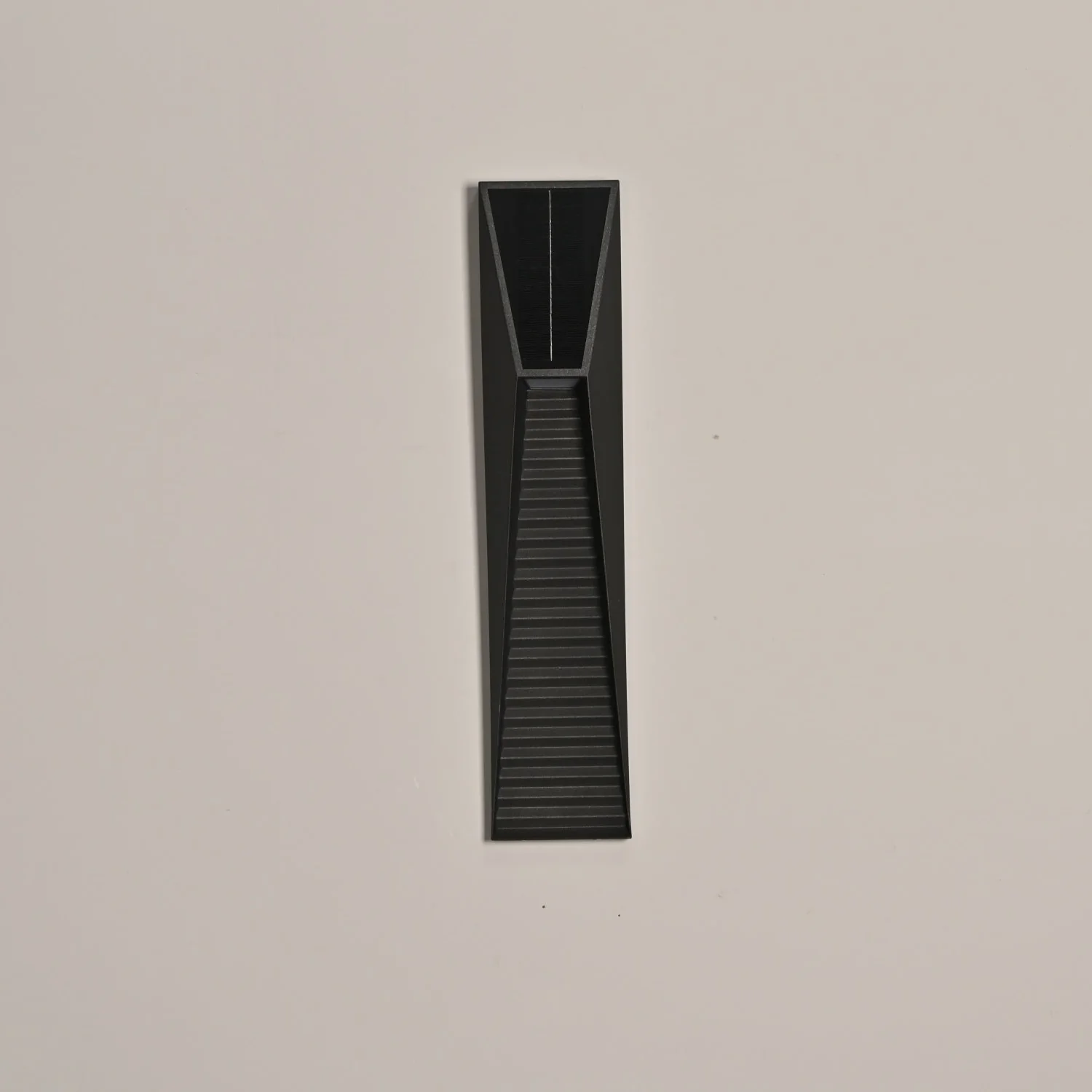 Obsidian Path Solar Outdoor Wall Light - Image 4