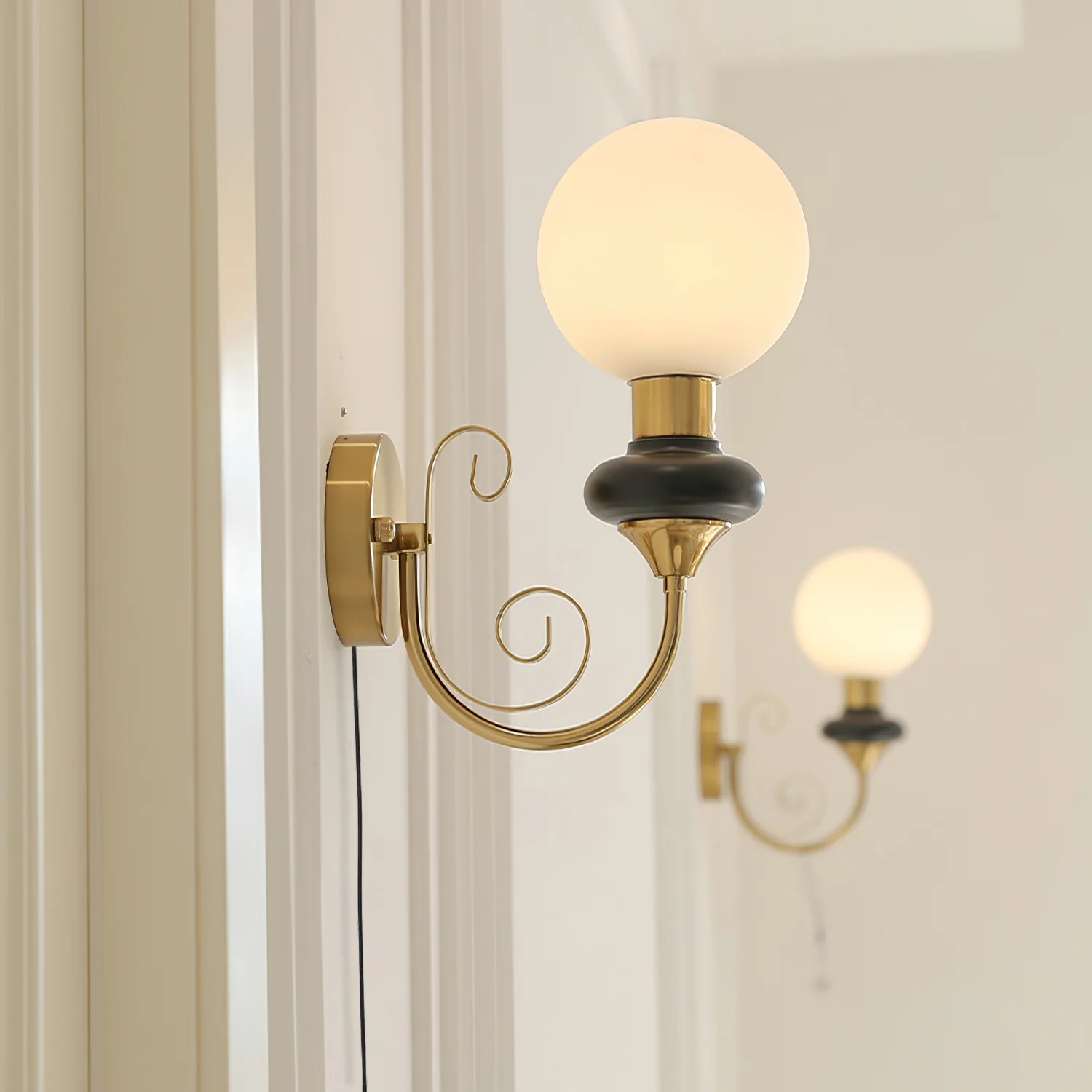 Onyx Plug-in Wall Lamp - Image 2