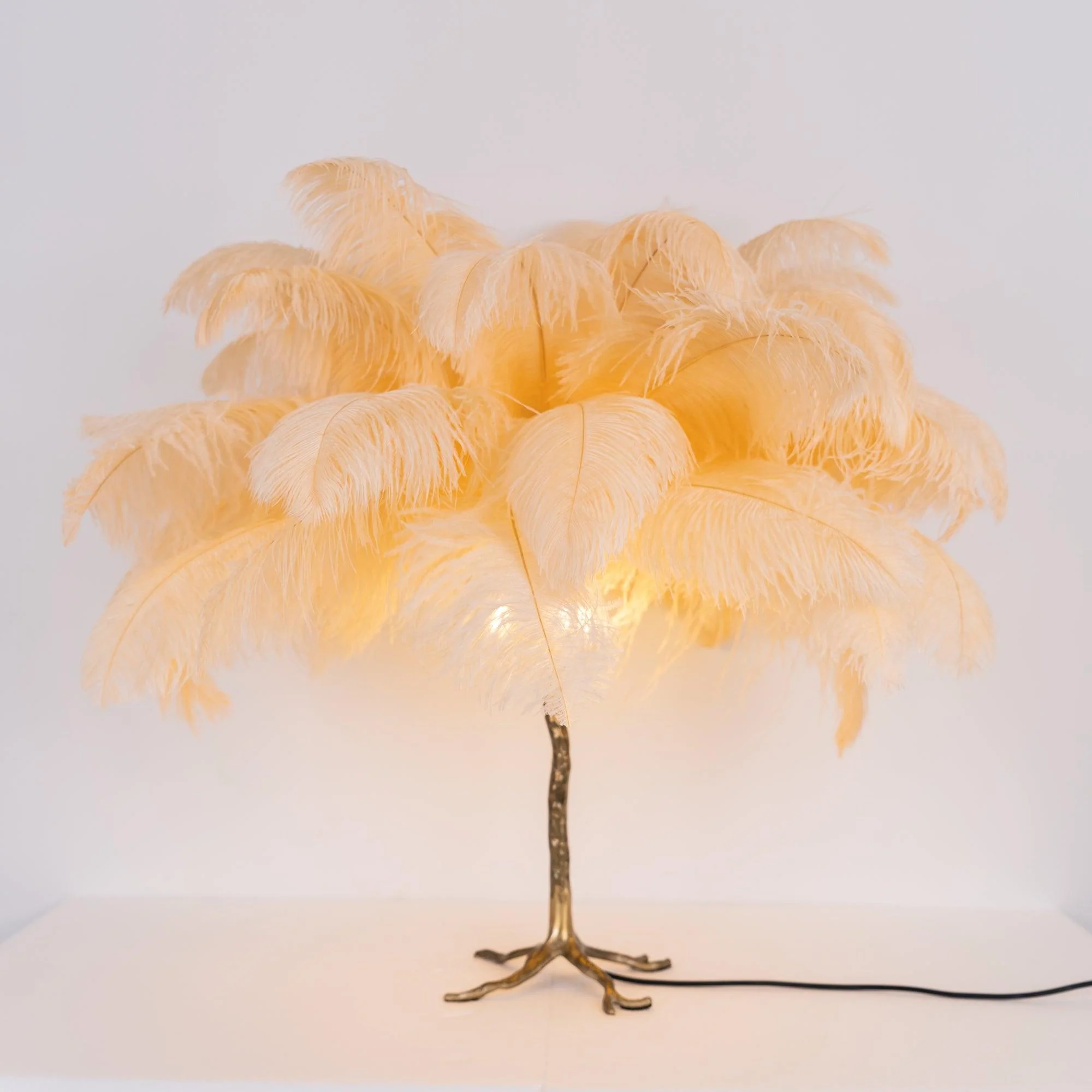 Ostrich Feather Table Lamp - Image 105