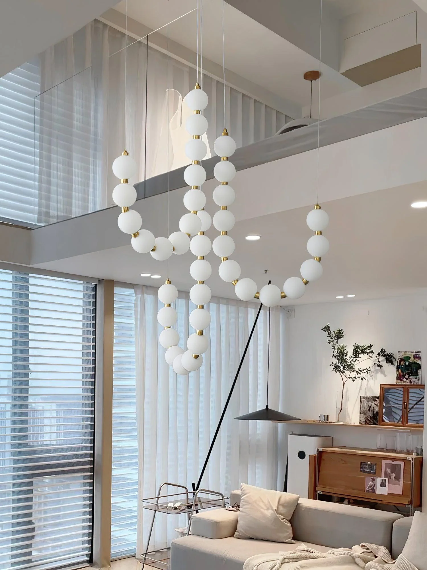 Acrylic Pearl Necklace Chandelier - Image 15