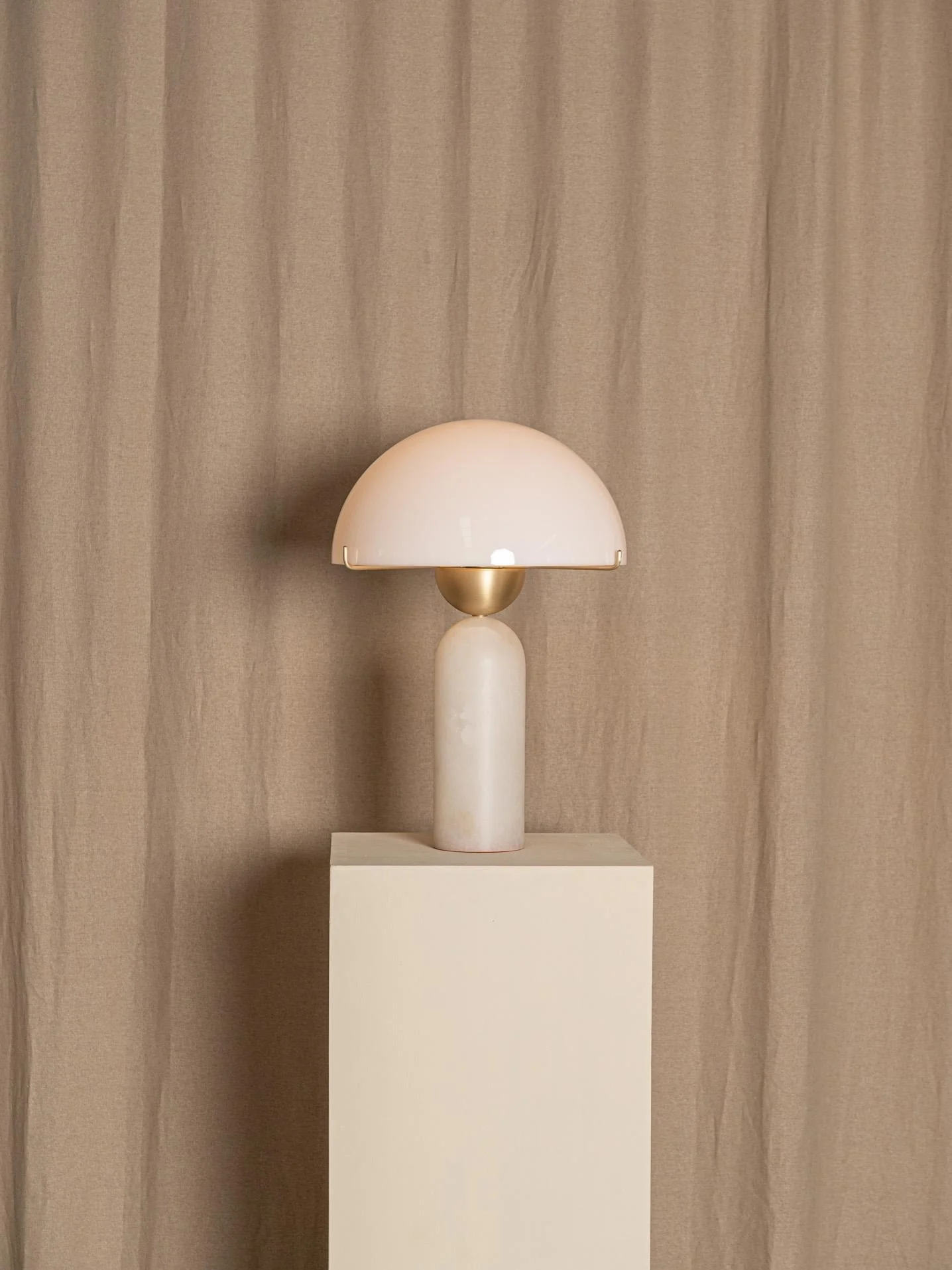 Peono Alabaster Table Lamp - Image 22