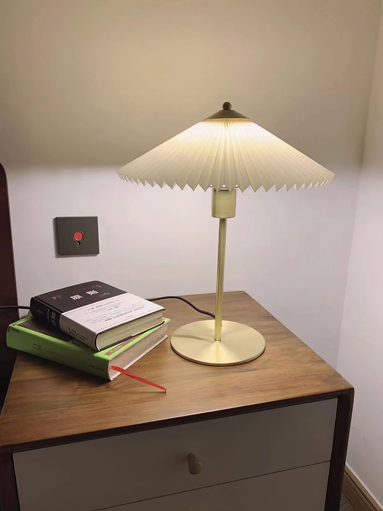Perla Pleated Table Lamp - Image 17