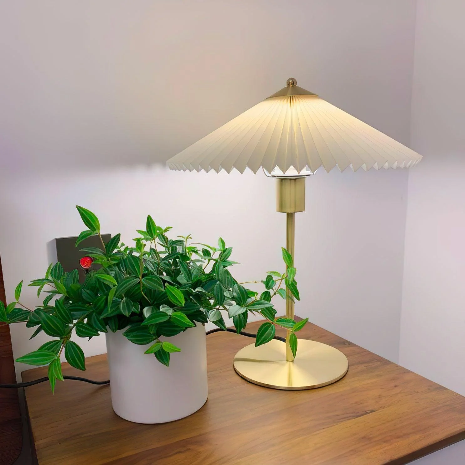 Perla Pleated Table Lamp - Image 3