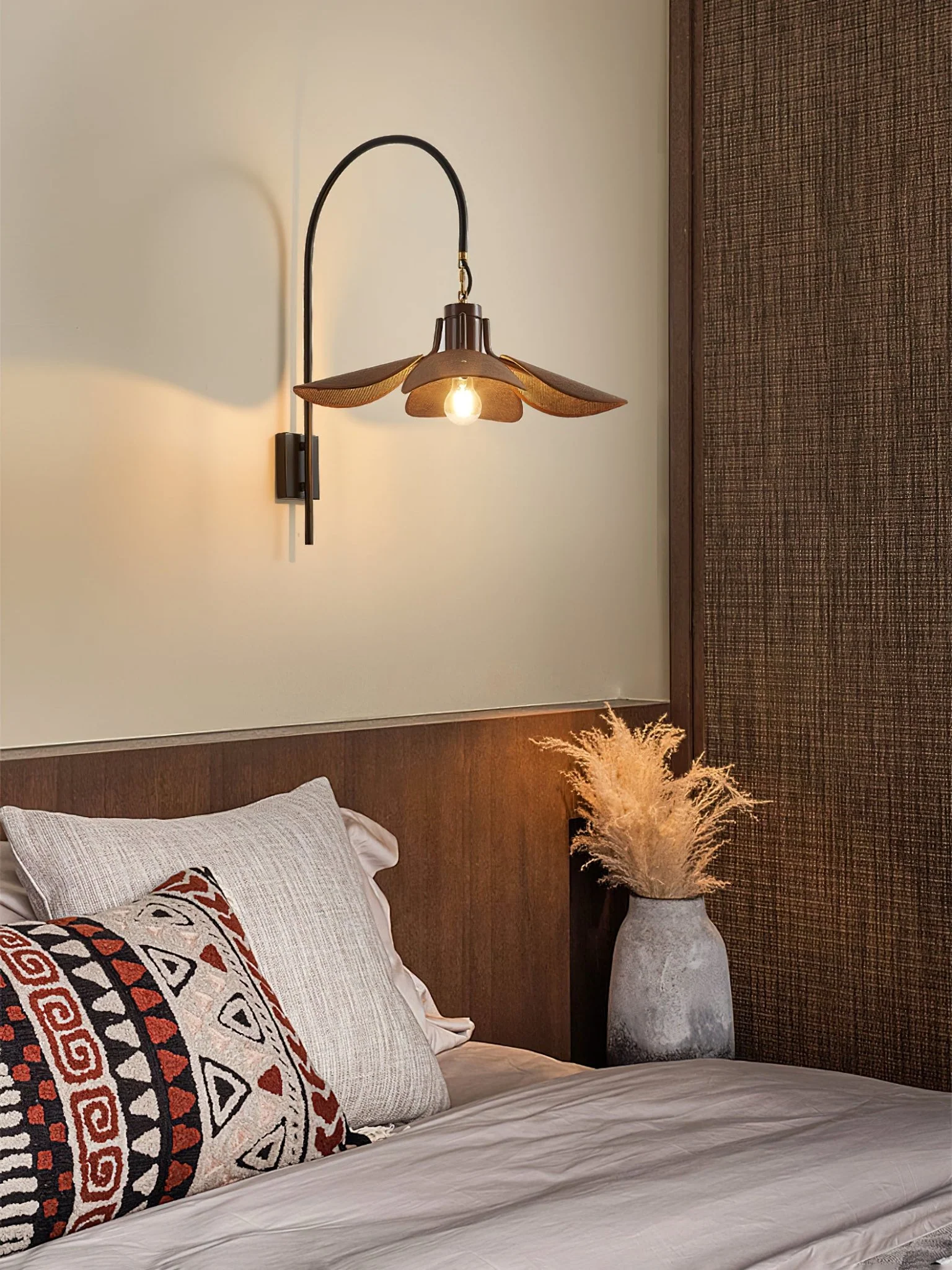 Petal Bloom Wall Lamp - Image 4