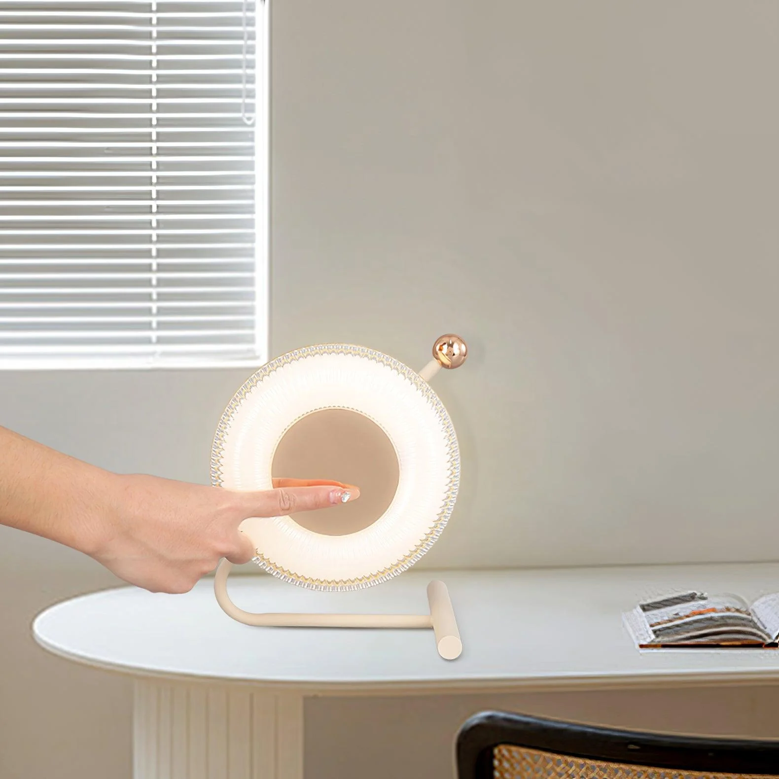 Pixo Built-in Battery Table Lamp - Image 10