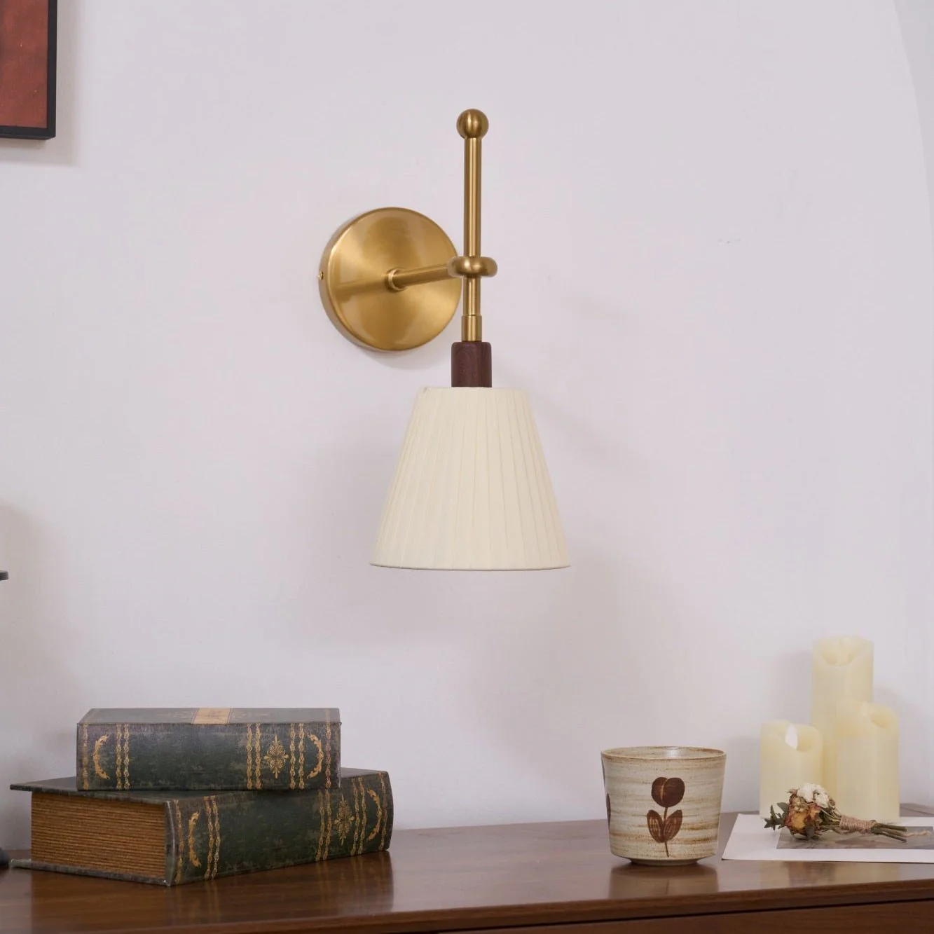 Pleated Fabric Wall Lamp - Image 4