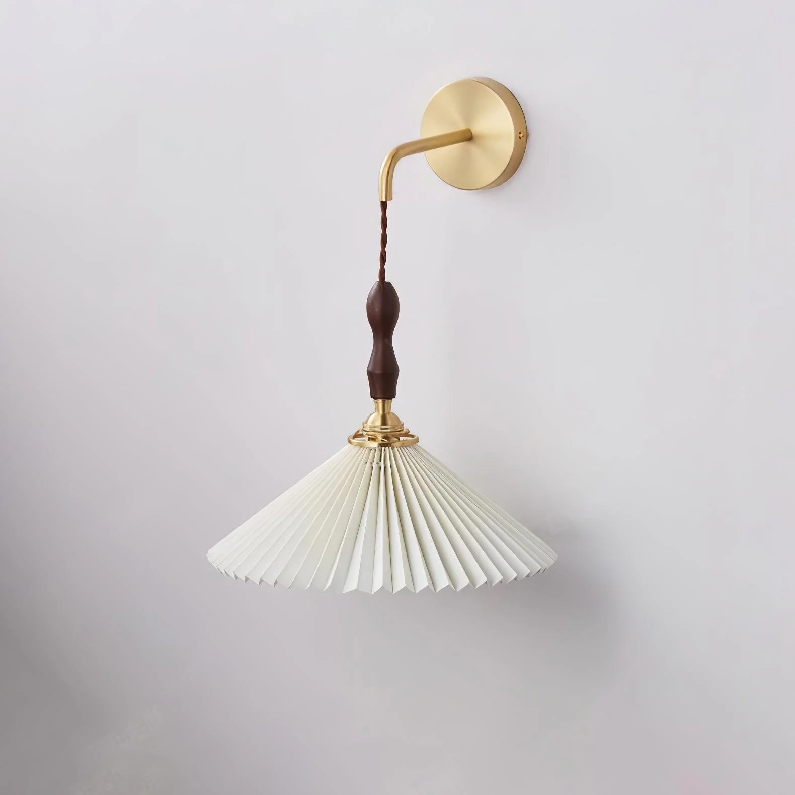 Pleated Wooden Wall Lamp - Image 10