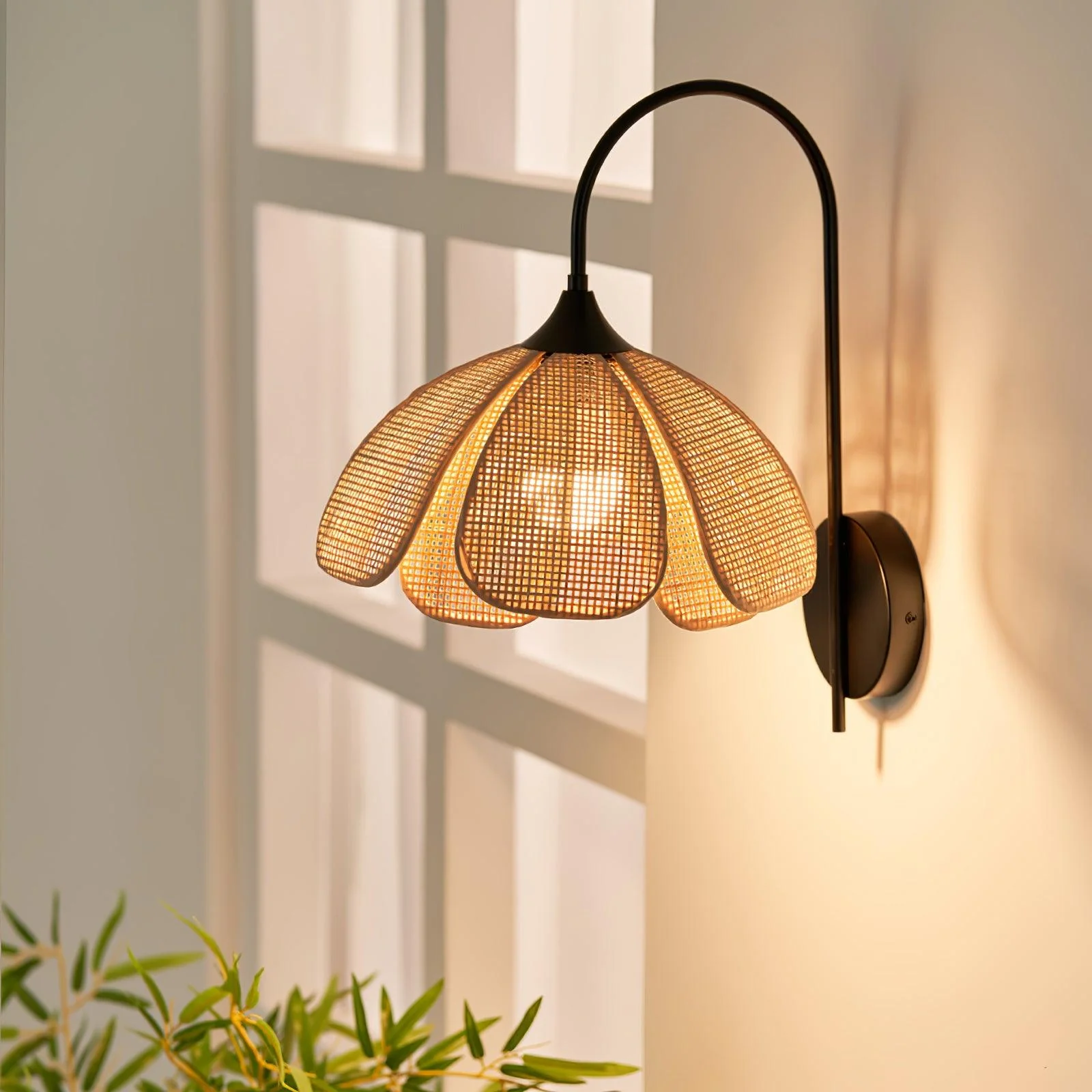 Rattan Petal Wall Lamp - Image 2