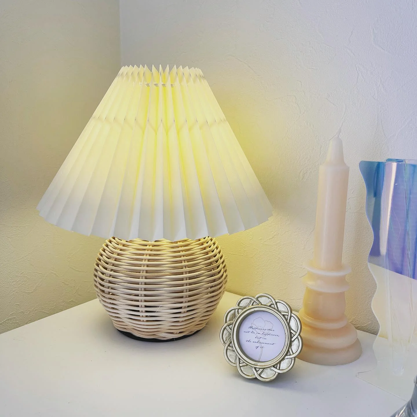 Rattan Pleated Table lamp - Image 3