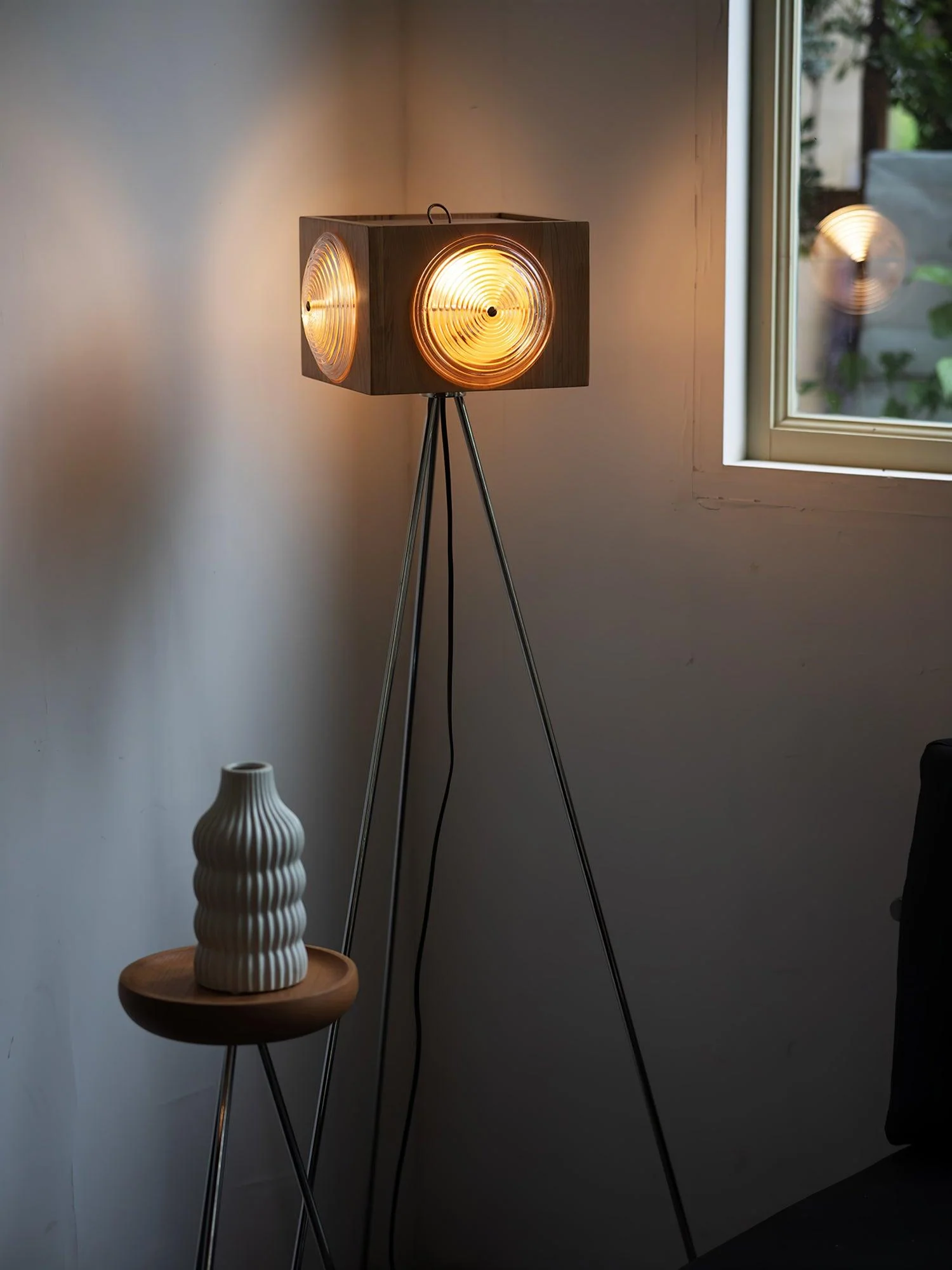 Retro Camera Focus Floor Lamp - Image 4