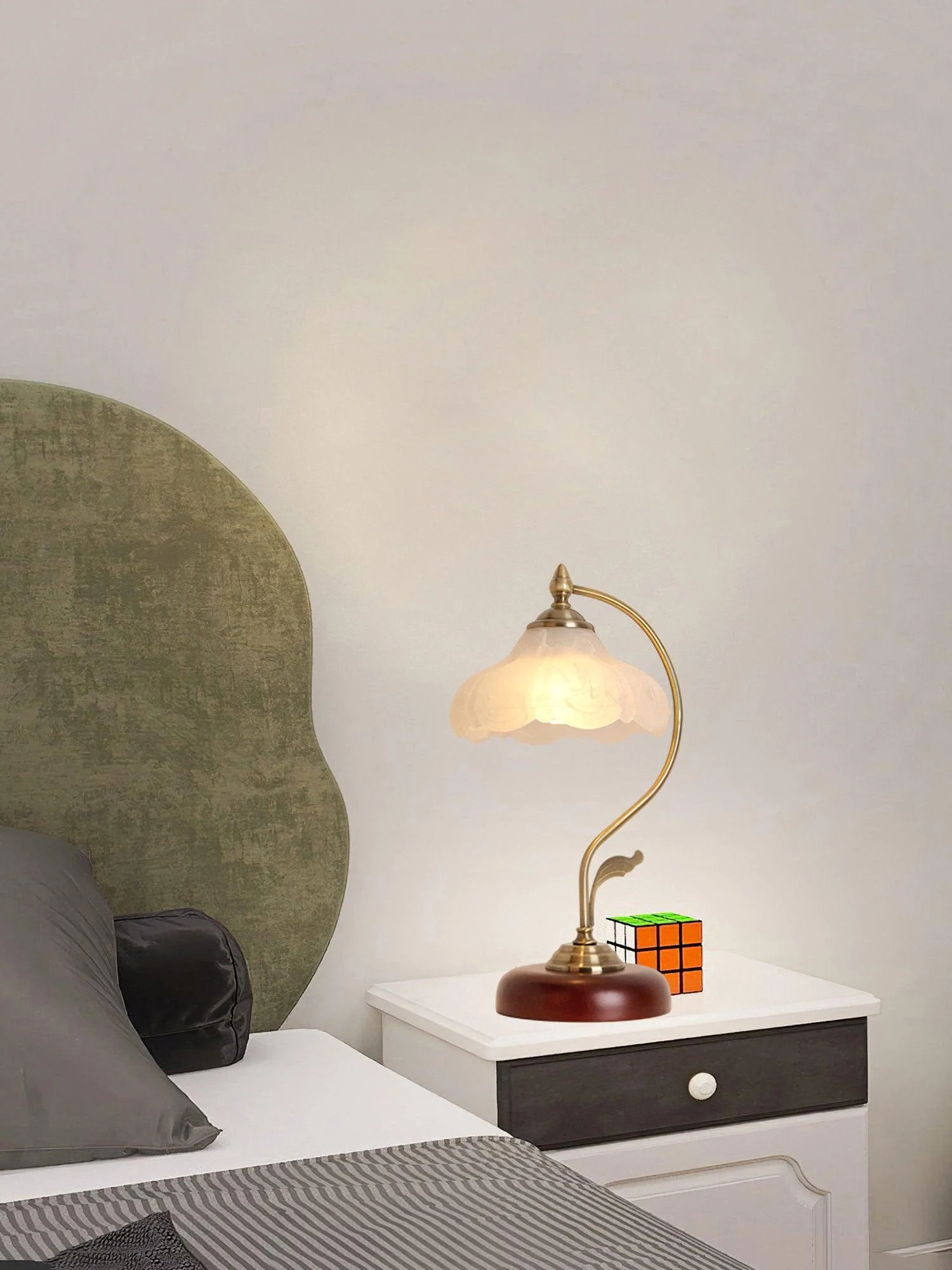 Retro Flower Table Lamp - Image 15