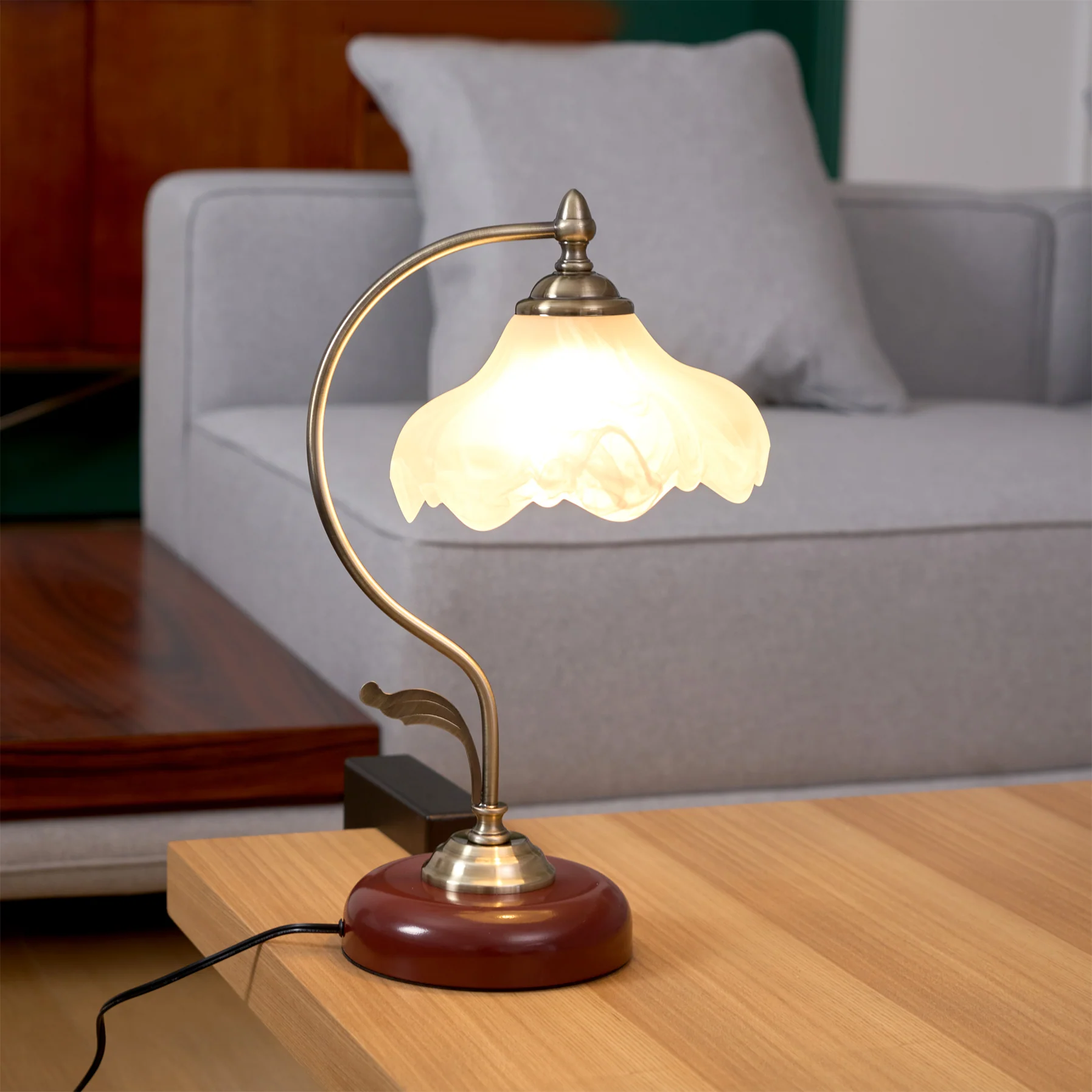 Retro Flower Table Lamp - Image 2