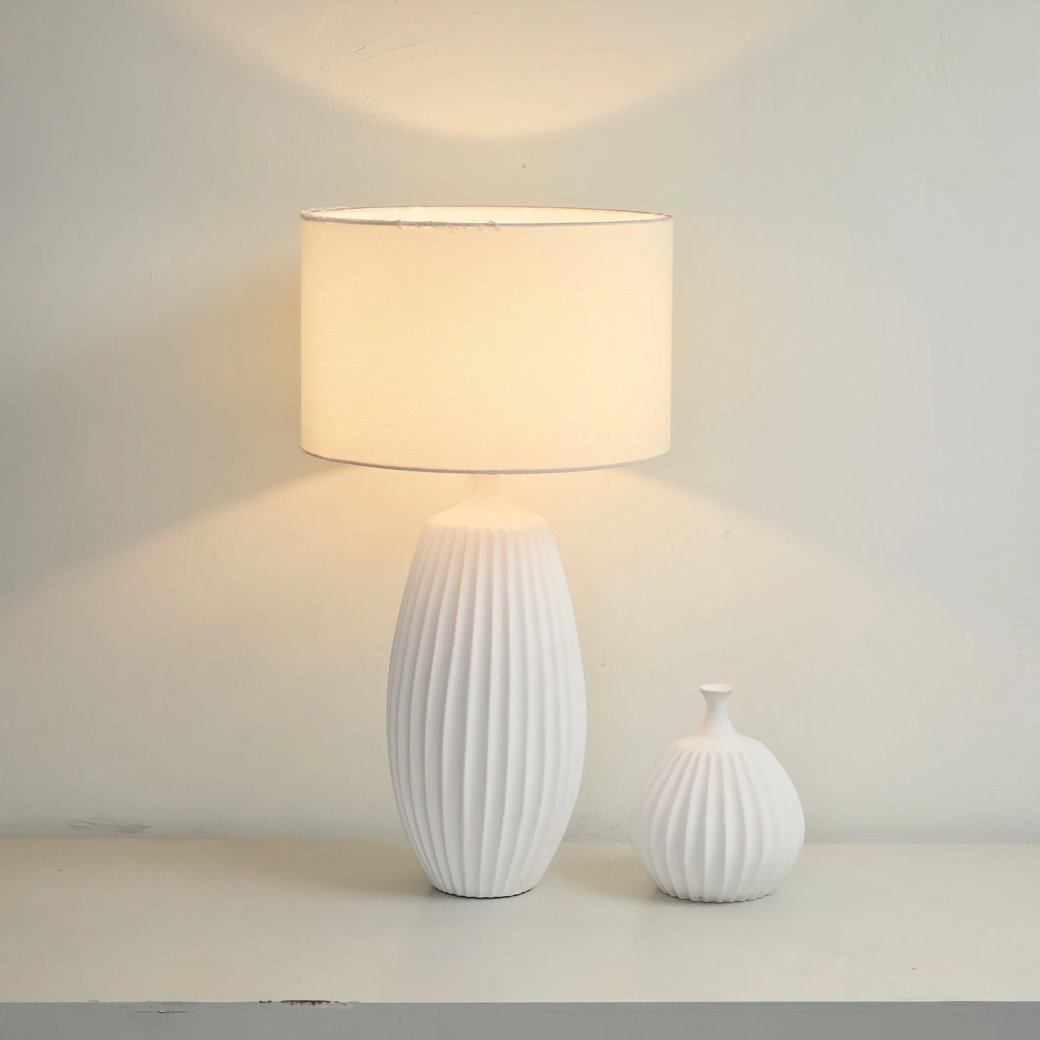Ribbed Ceramic Table Lamp - Image 2