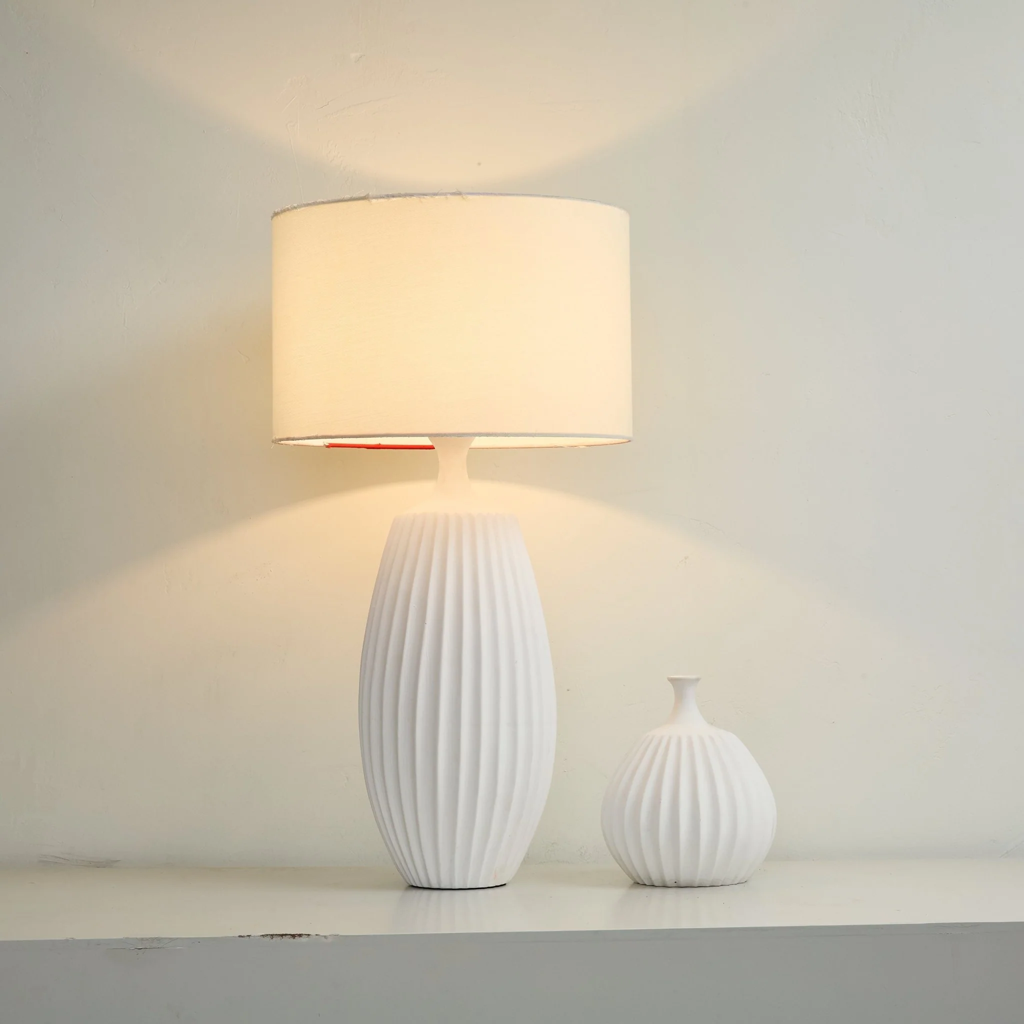 Ribbed Ceramic Table Lamp - Image 5