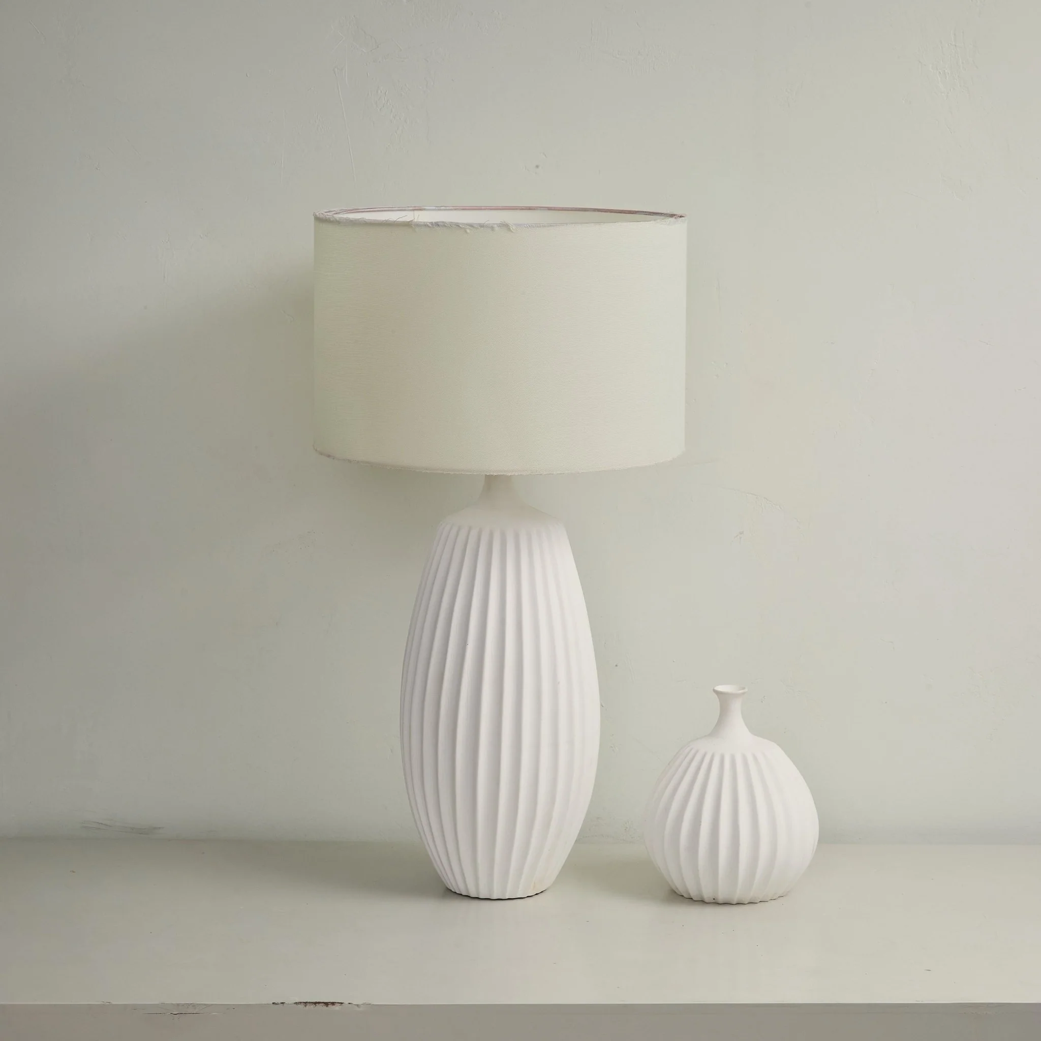 Ribbed Ceramic Table Lamp - Image 7