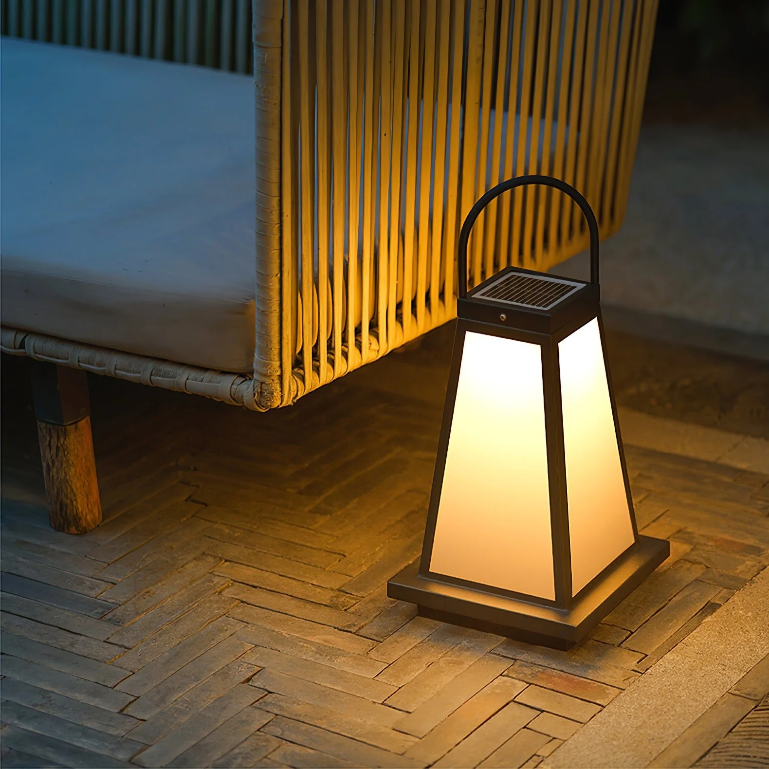Roam Lantern Solar Outdoor Lamp - Image 5