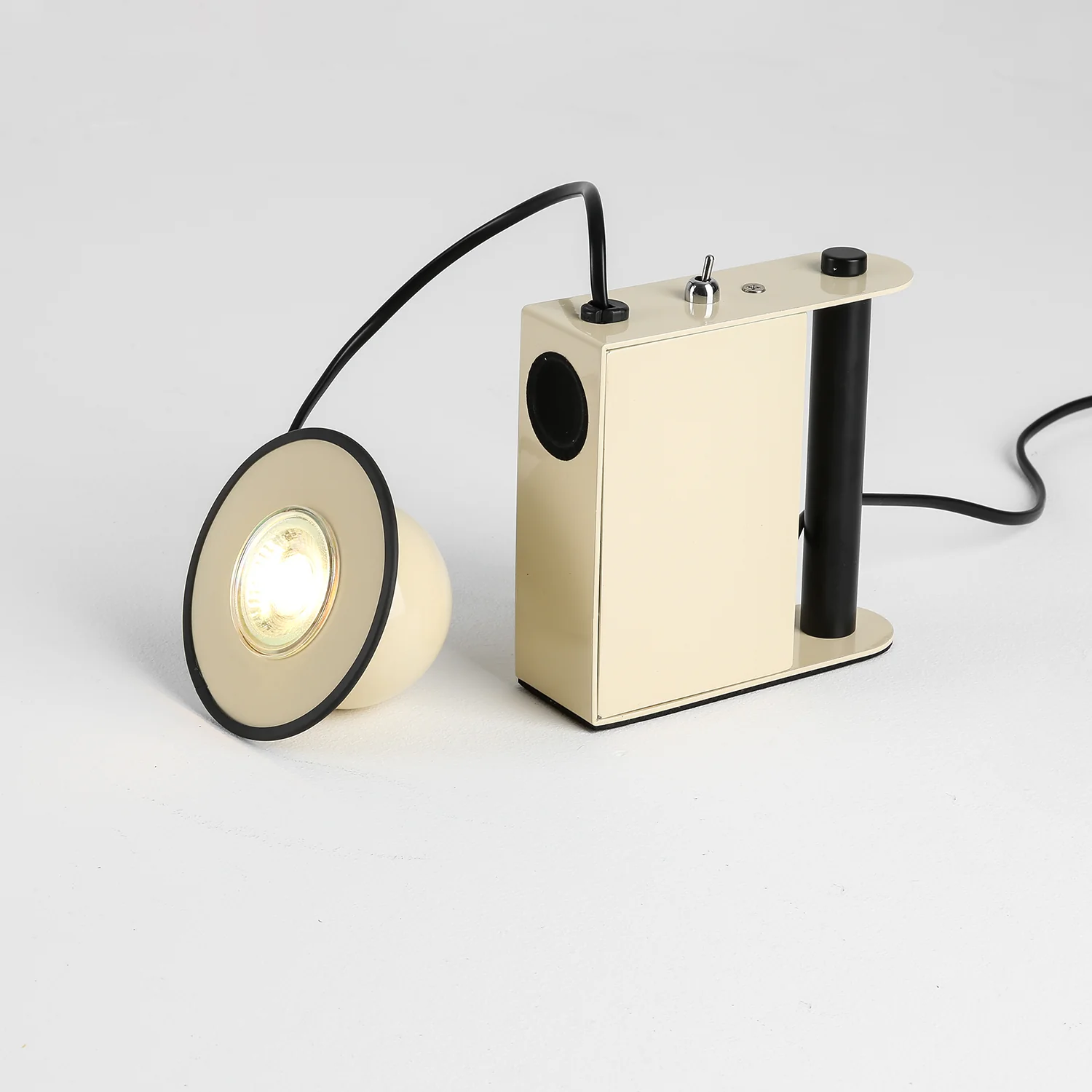 Roland Camera Table Light - Image 19
