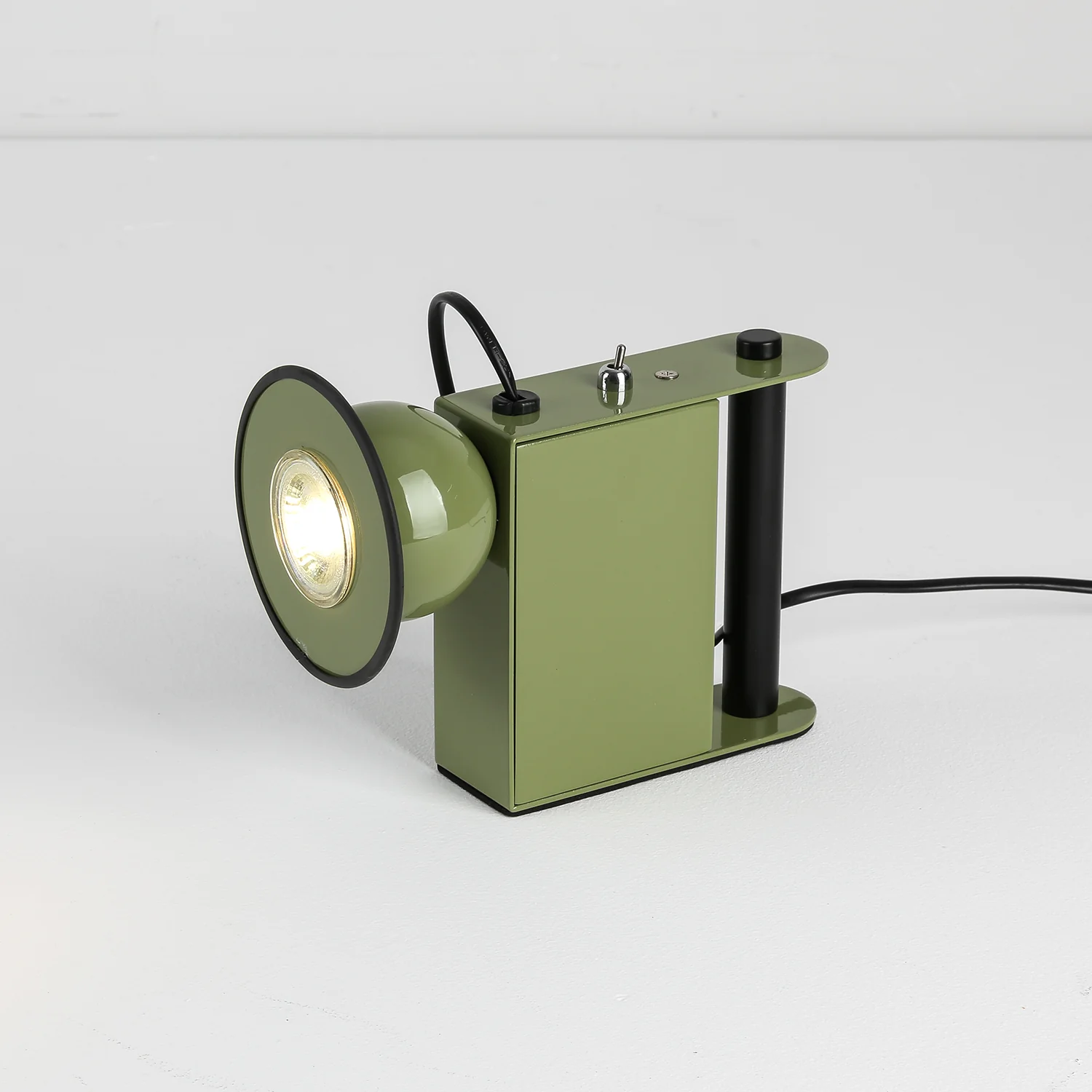 Roland Camera Table Light - Image 24