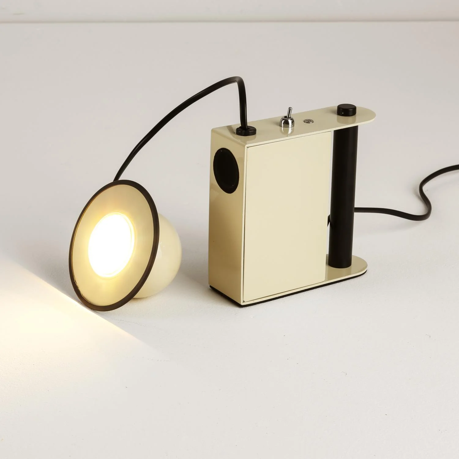 Roland Camera Table Light - Image 3