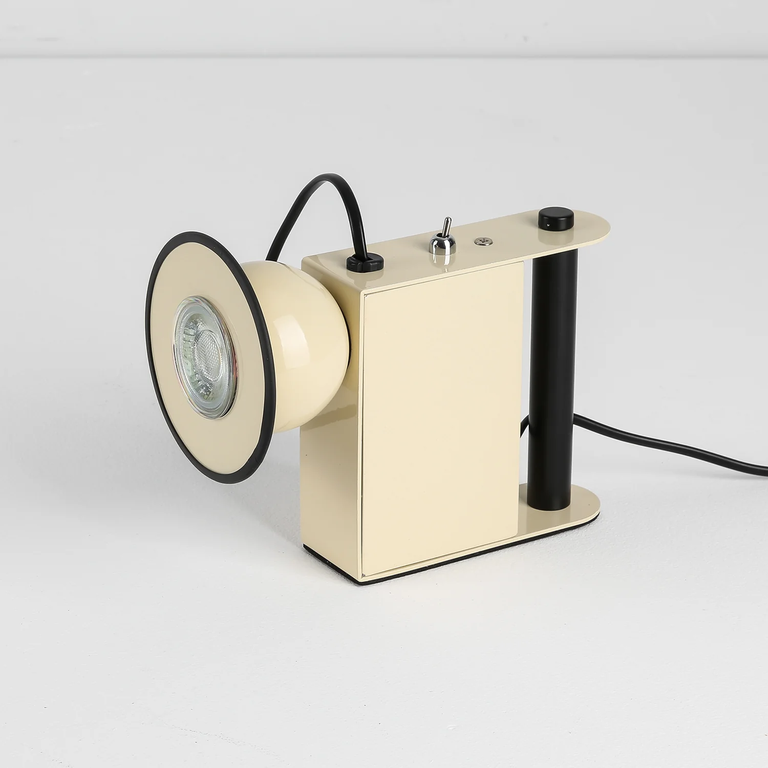 Roland Camera Table Light - Image 9