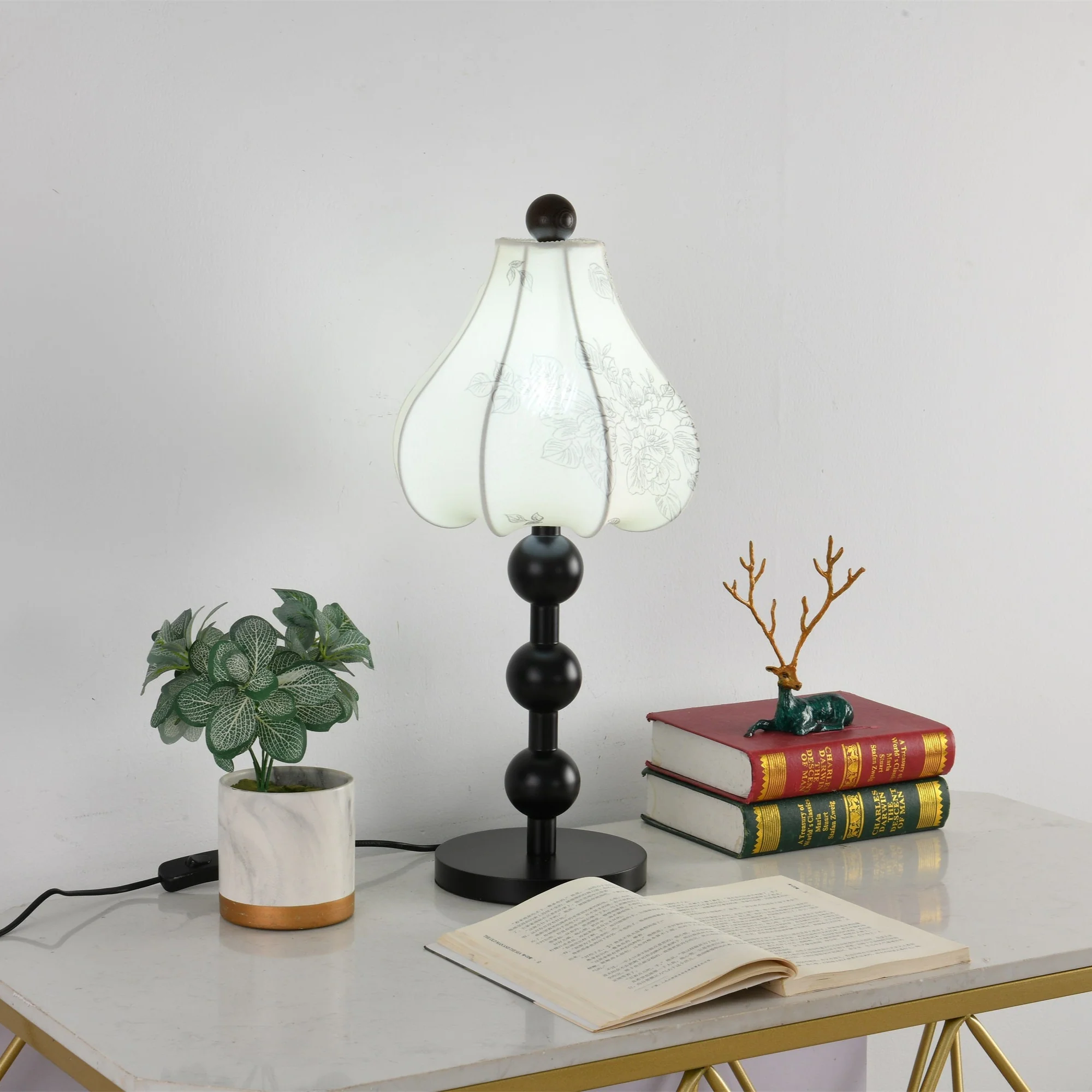 Roselle Bloom Table Lamp - Image 3