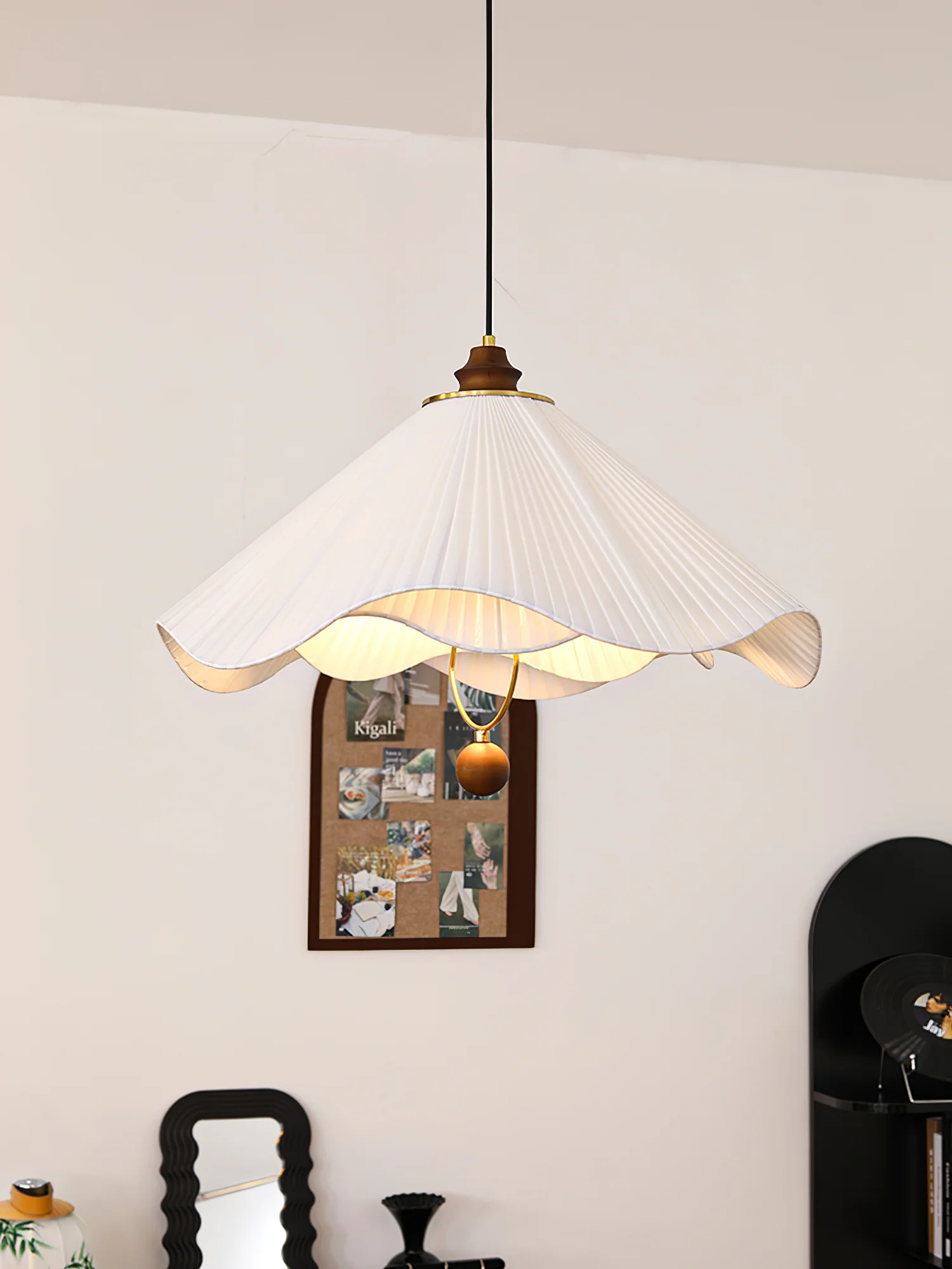 Scallop Edge Pendant Light - Image 11