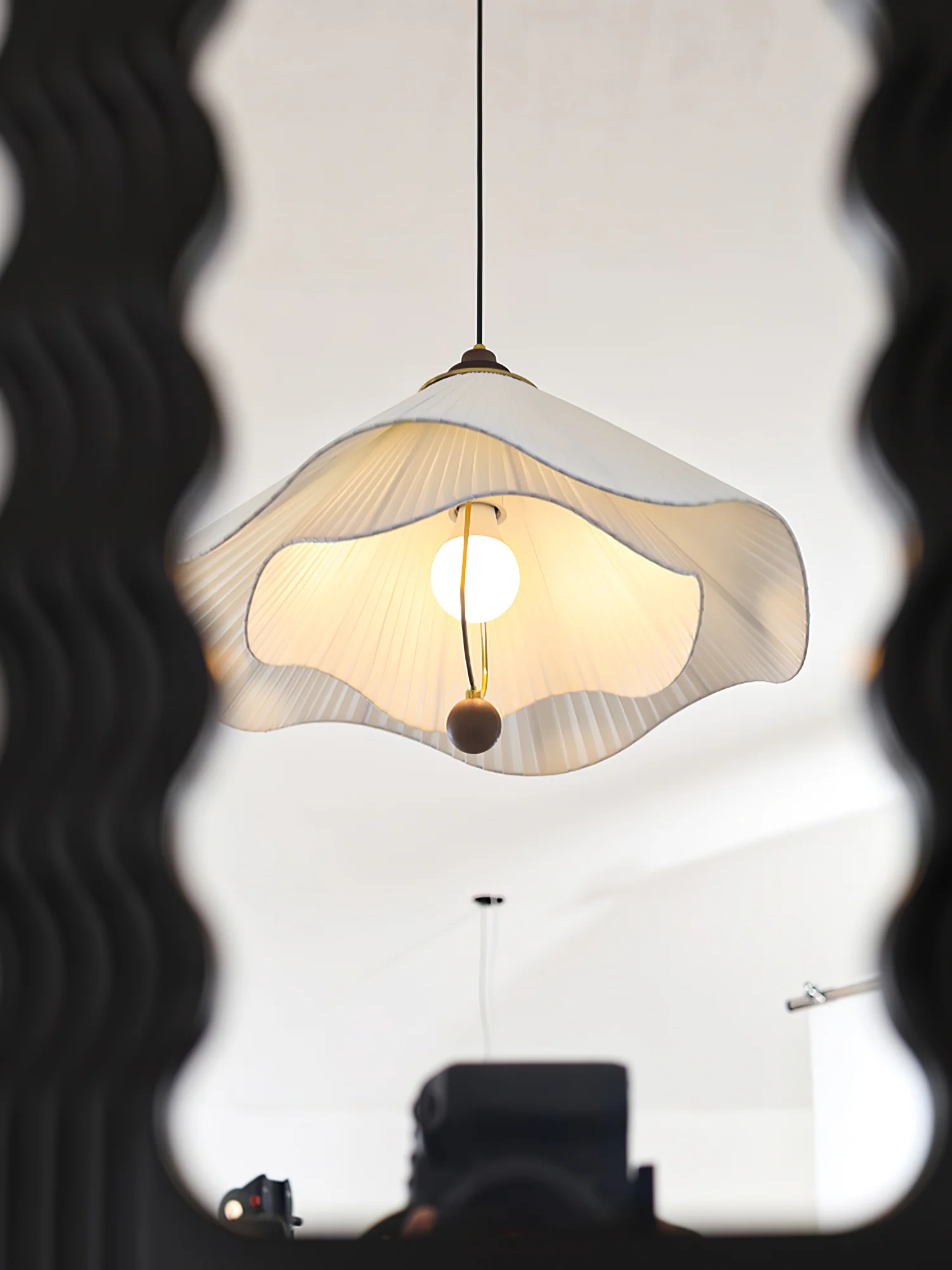 Scallop Edge Pendant Light - Image 12