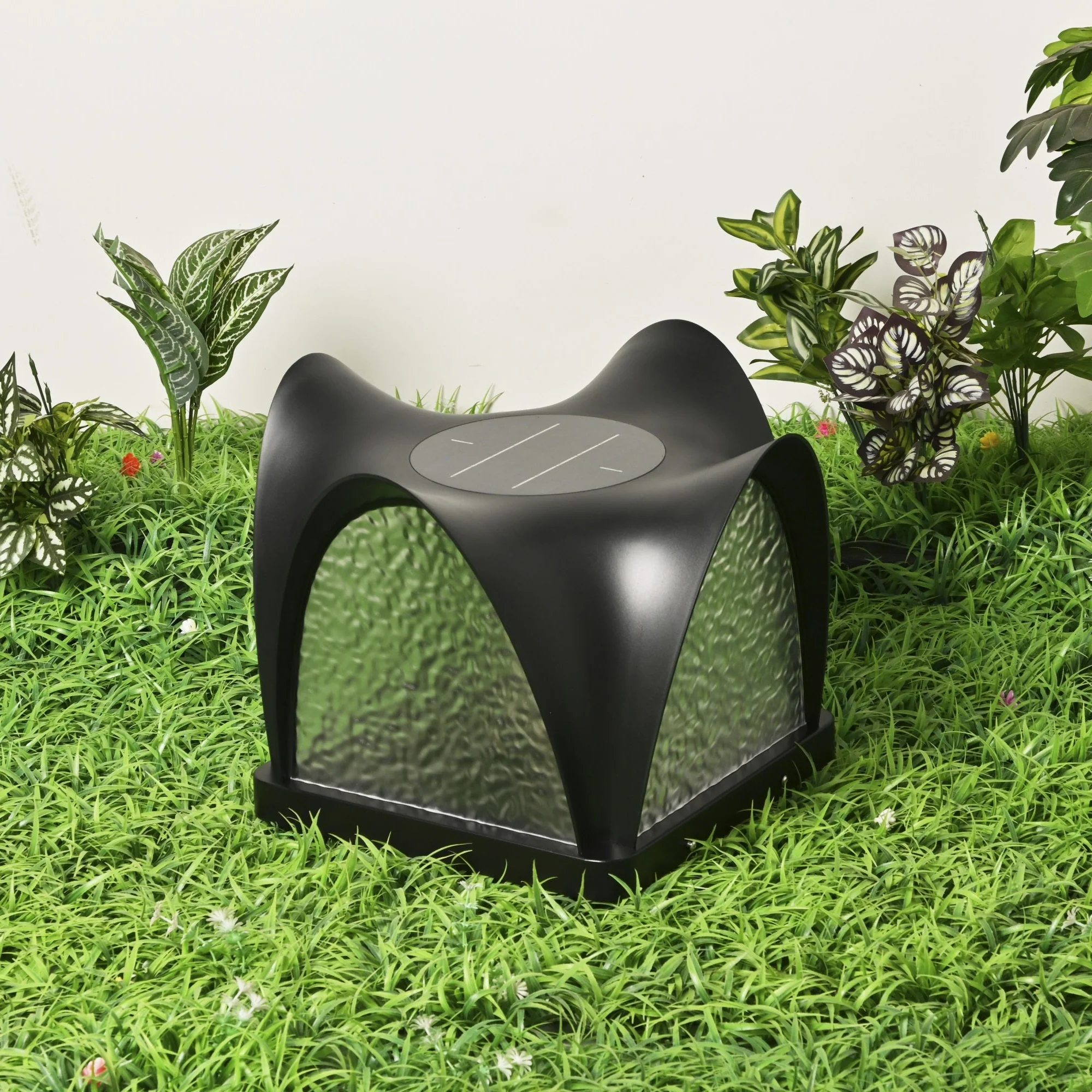 Sculptform Solar Outdoor Light - Image 15