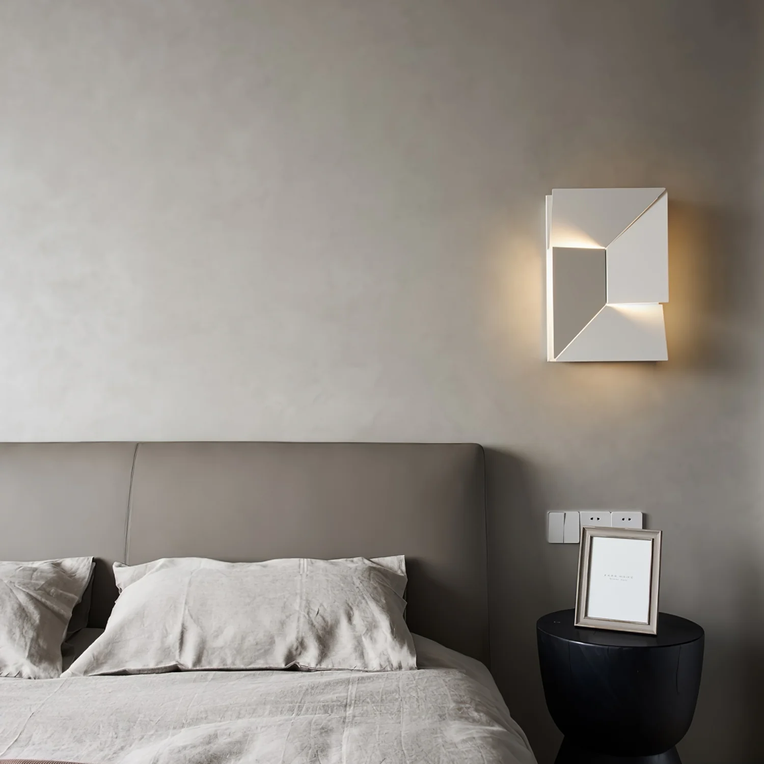 Shadows Grand Sconce - Image 100