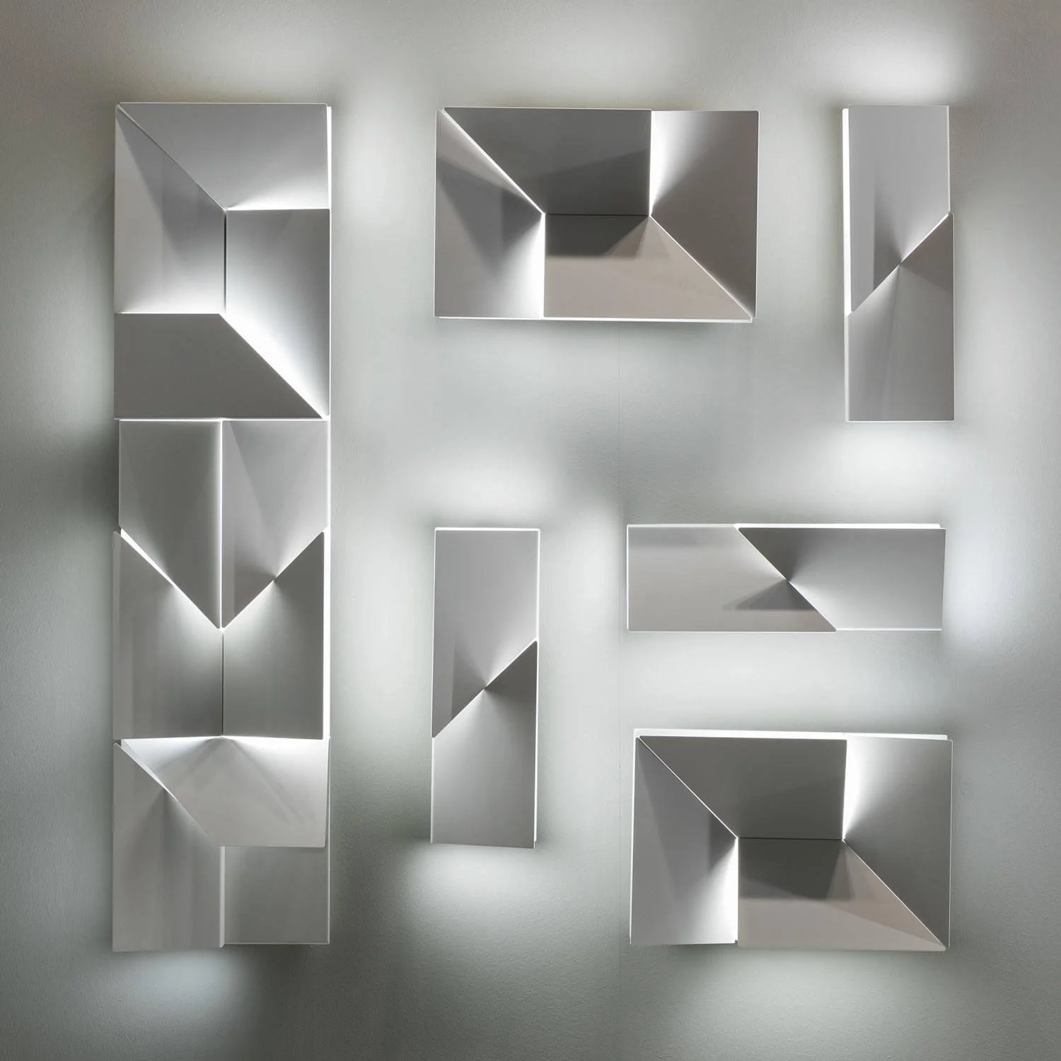 Shadows Grand Sconce - Image 28