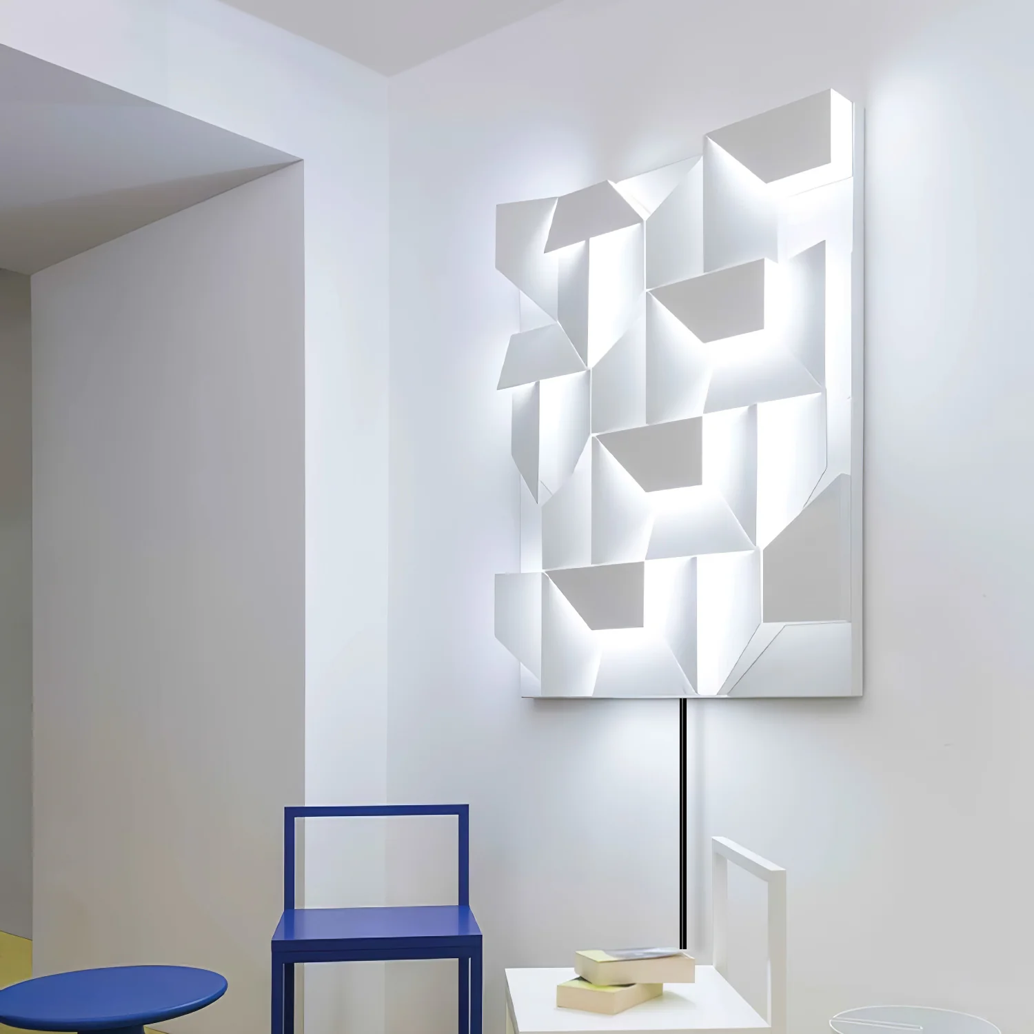 Shadows Grand Plug-in Sconce - Image 4